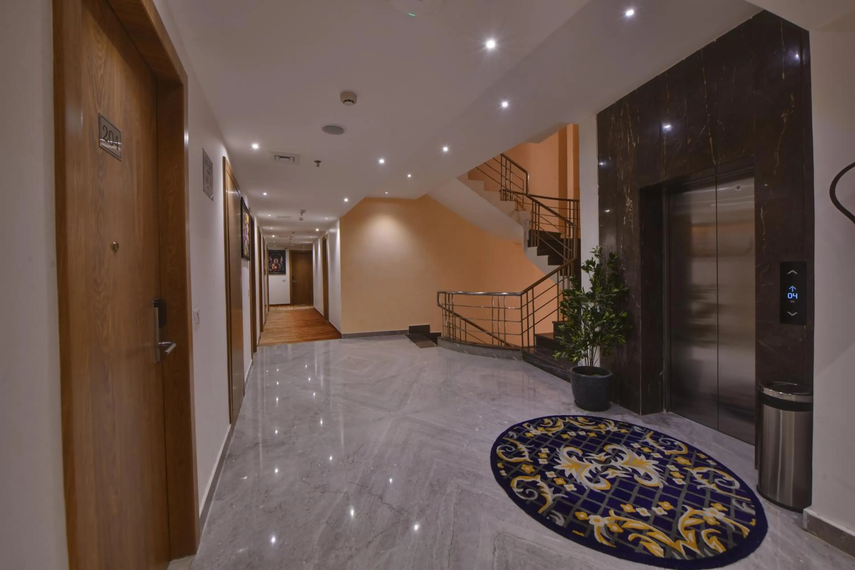 elevator in Quality Inn Elite Levelup Boutique