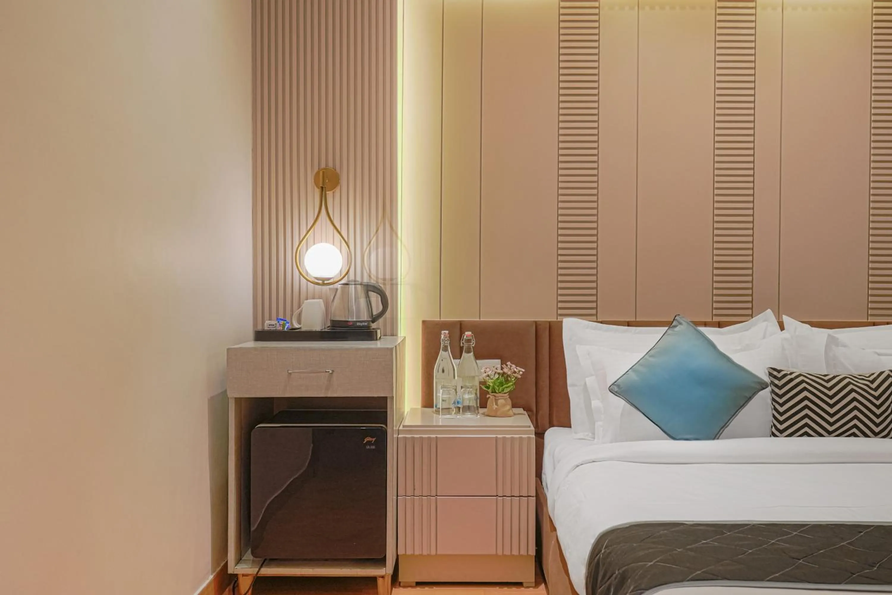 Coffee/tea facilities in Quality Inn Elite Levelup Boutique