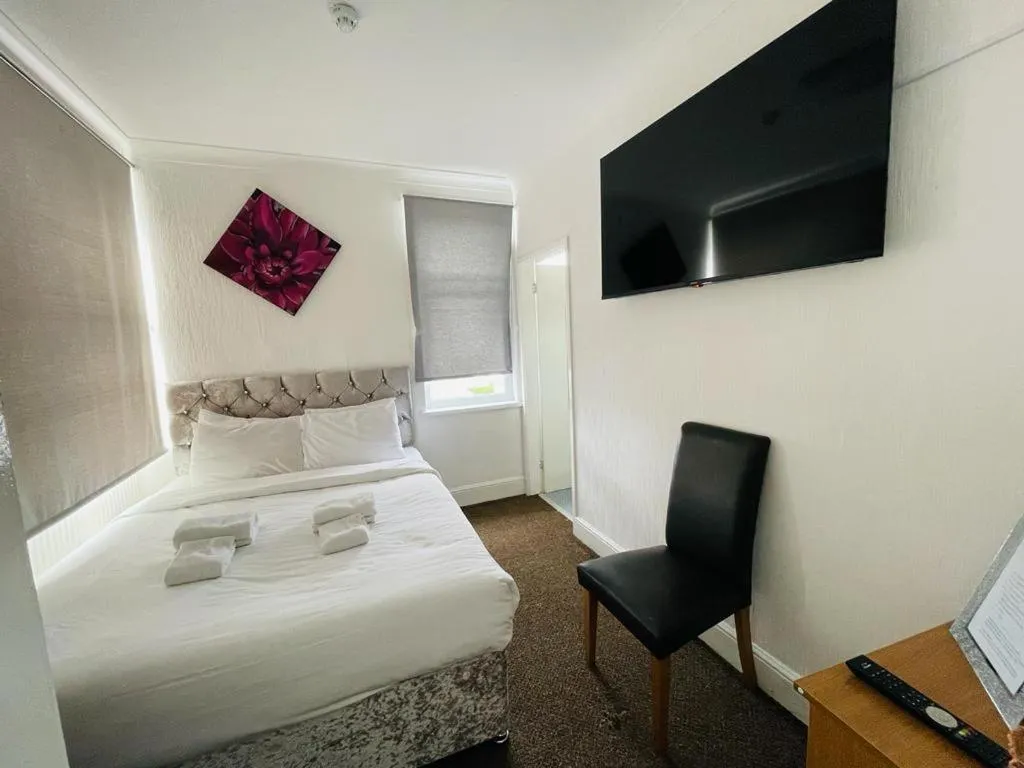 Bedroom in Star Hotel, South Leicester