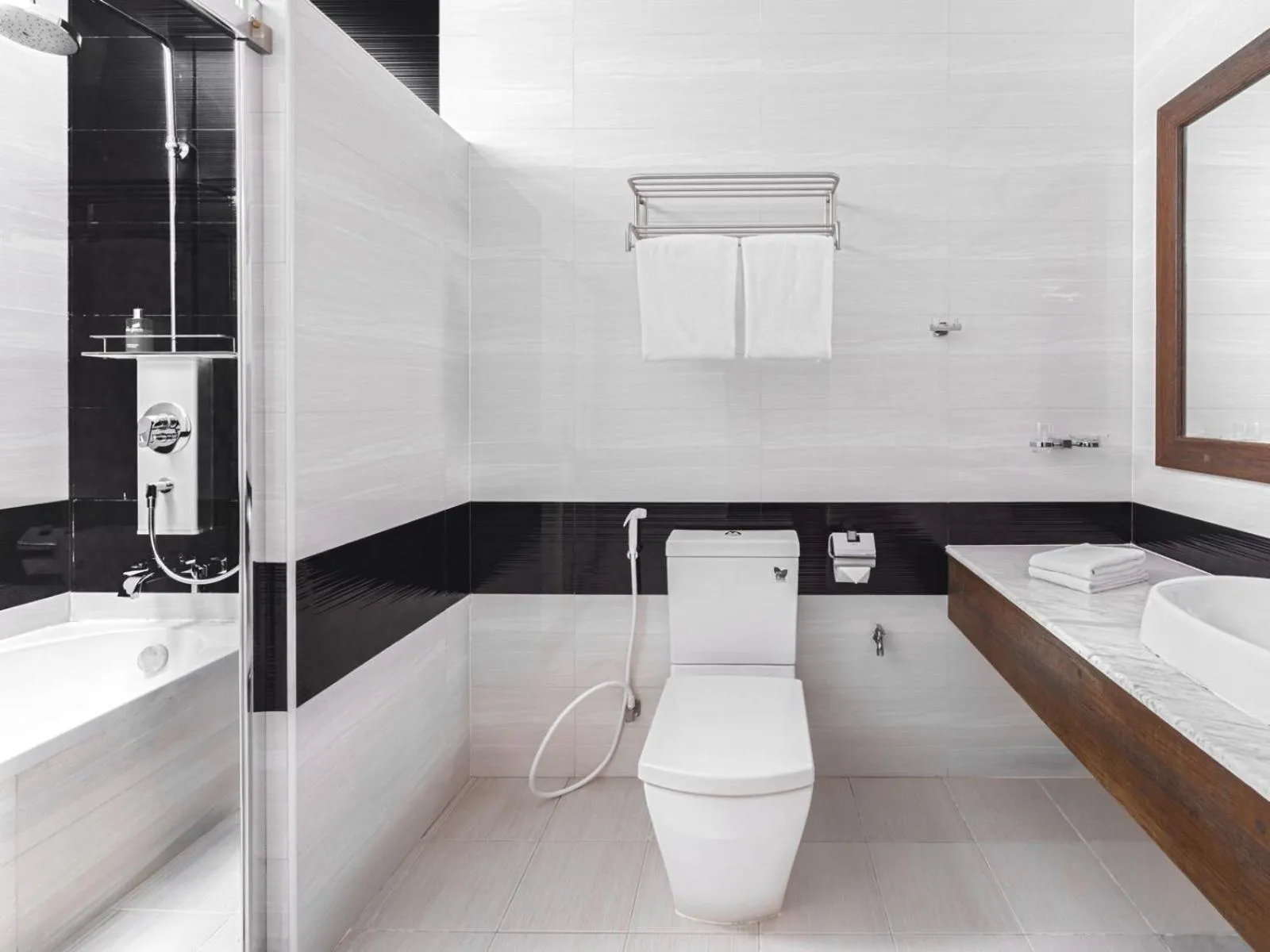 Shower in Maaniya Palace