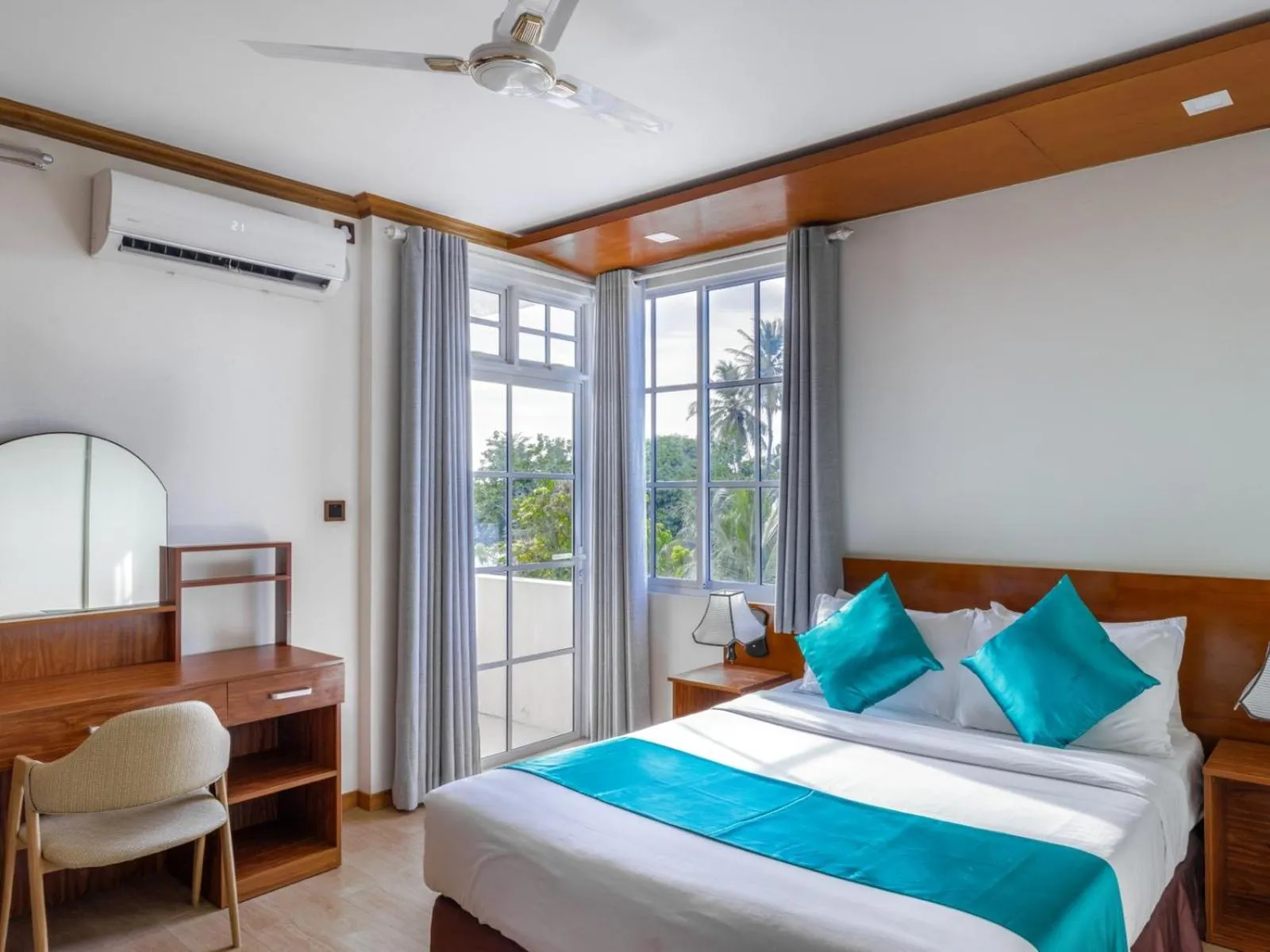 Photo of the whole room, Bed in Maaniya Palace