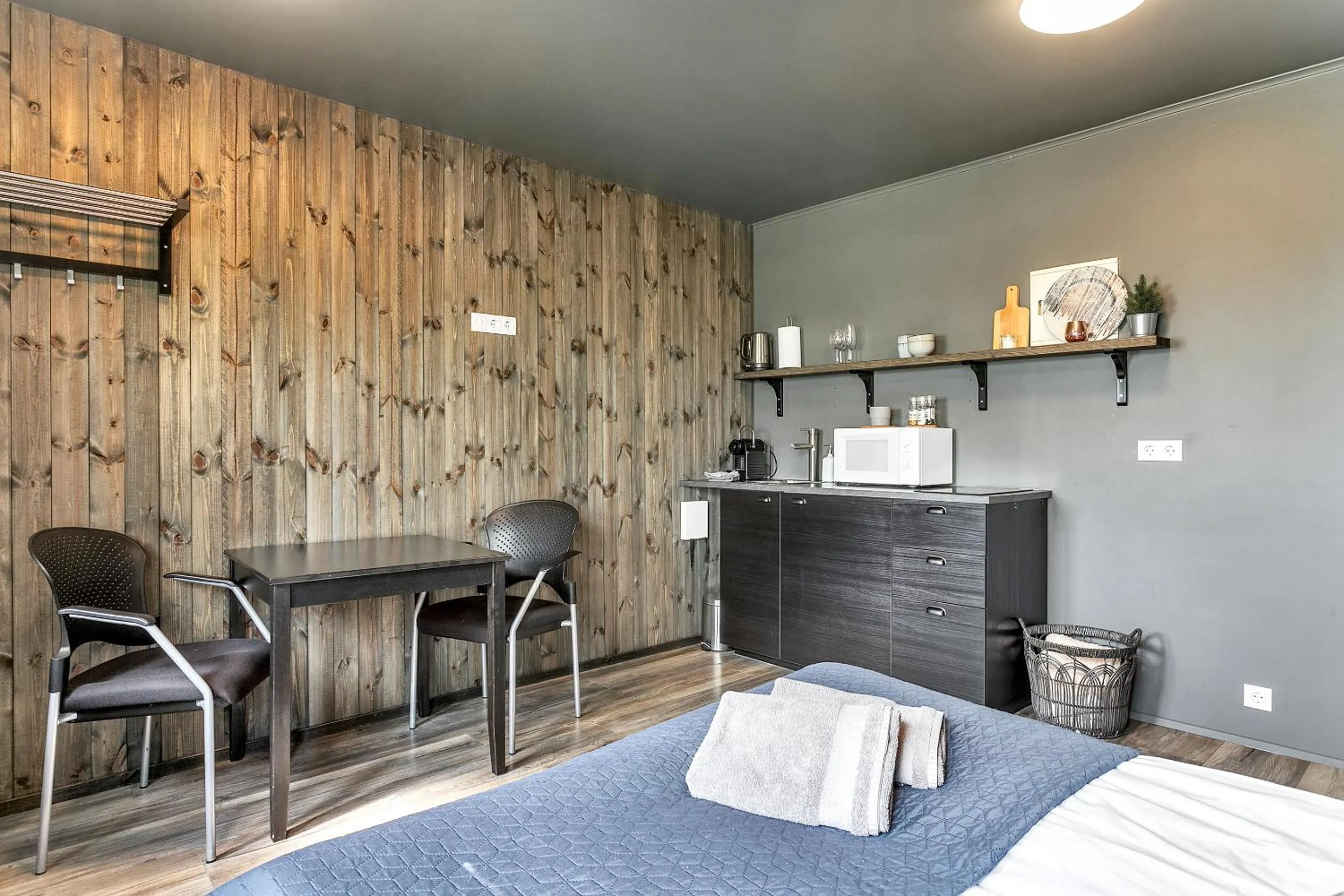 Kitchen or kitchenette, Bed in Elding Apartments