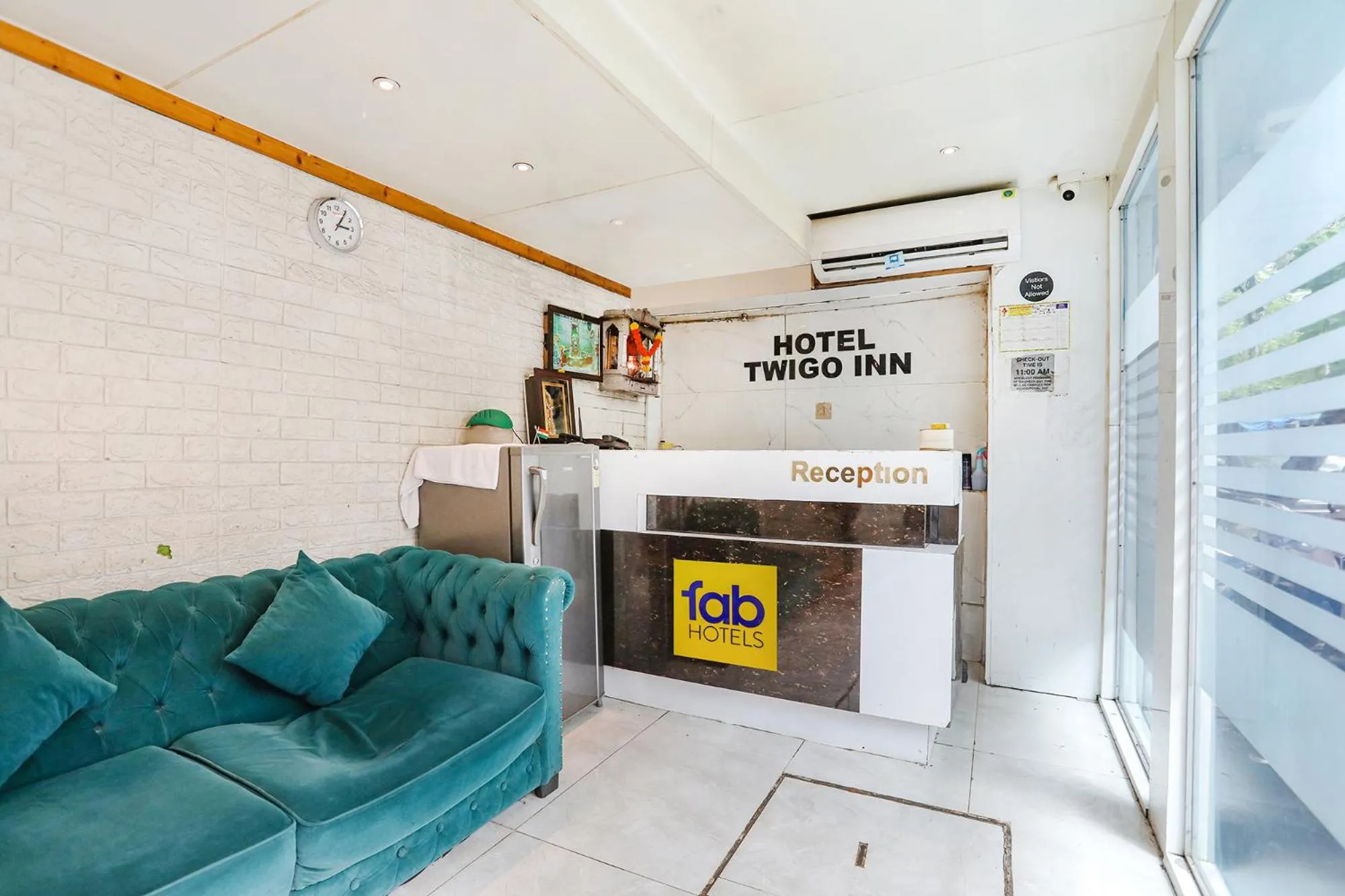 Lobby or reception in HOTEL VERSOVA INN