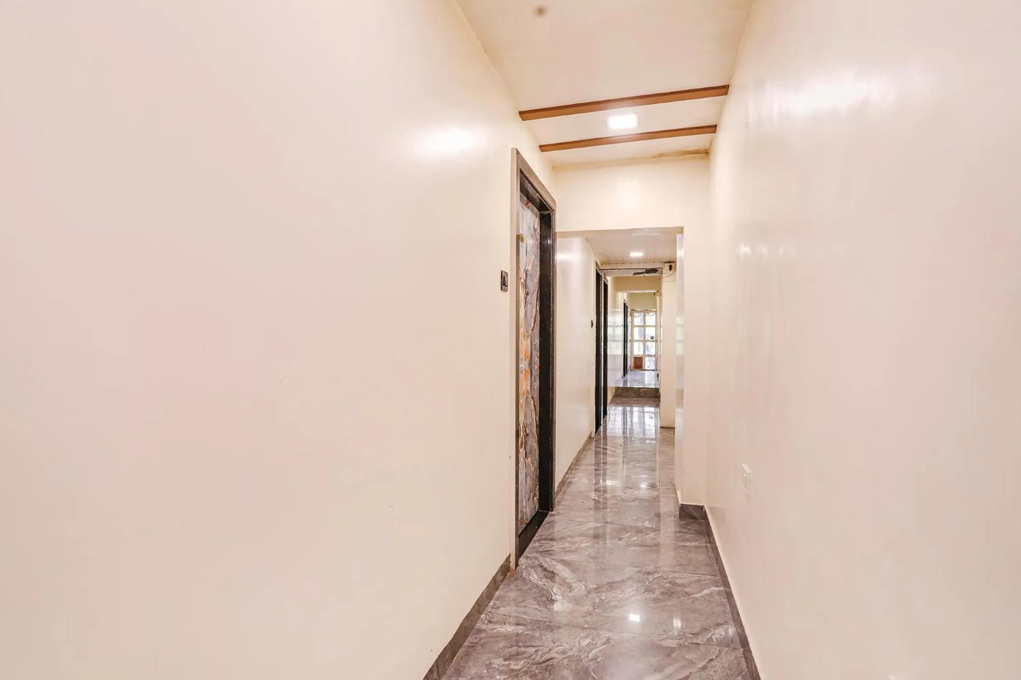 Lobby or reception in HOTEL VERSOVA INN