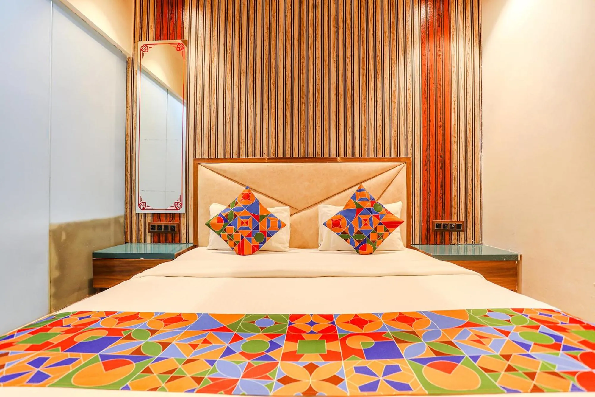 Bed in HOTEL VERSOVA INN