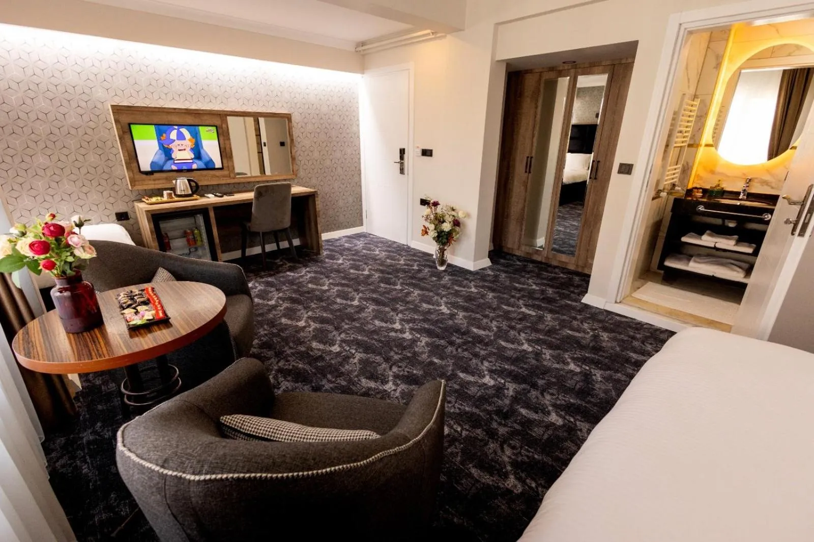 TV and multimedia, Bed in COMFORT HOUSE HOTEL