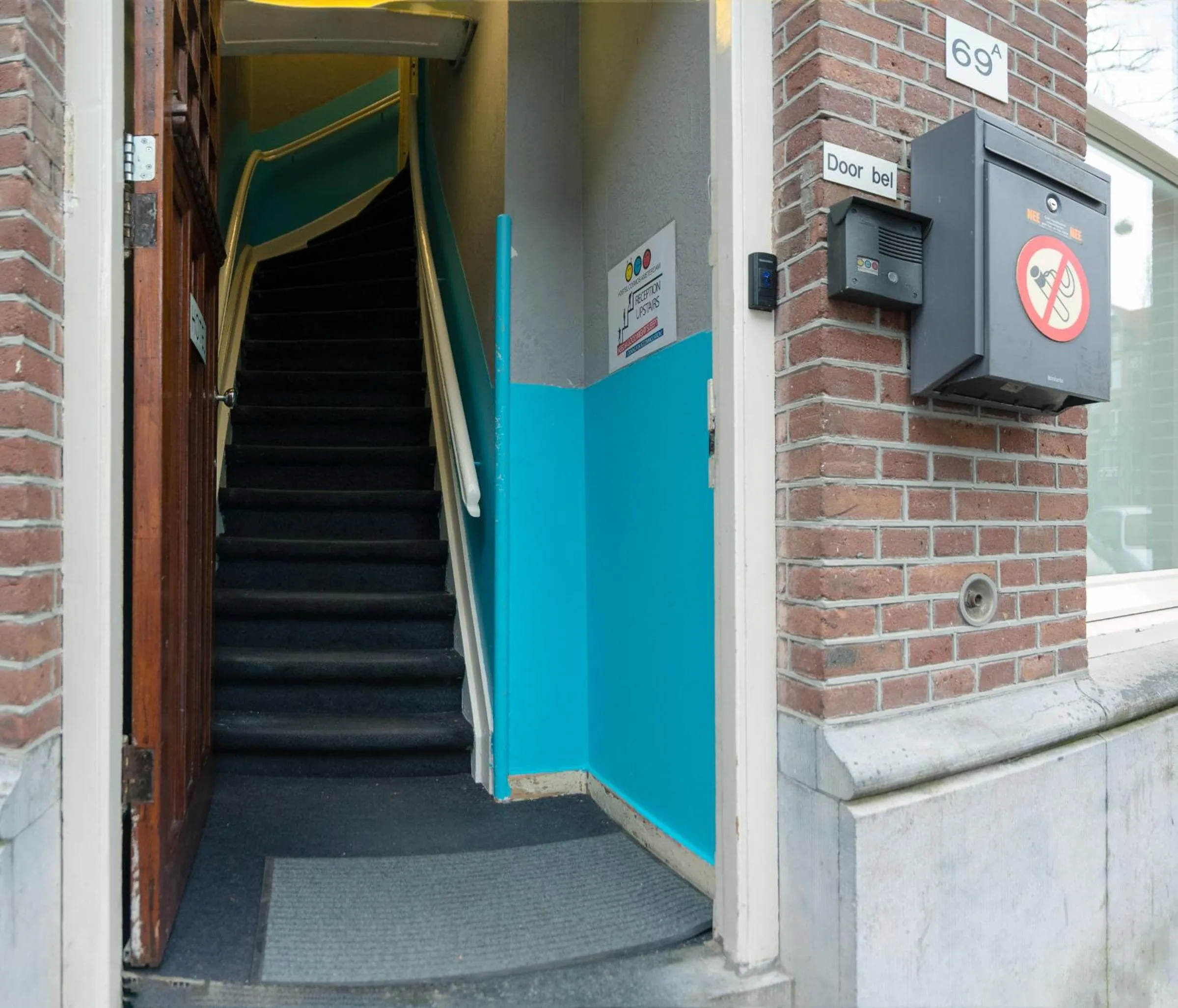 Facade/entrance in Hostel Cosmos Amsterdam
