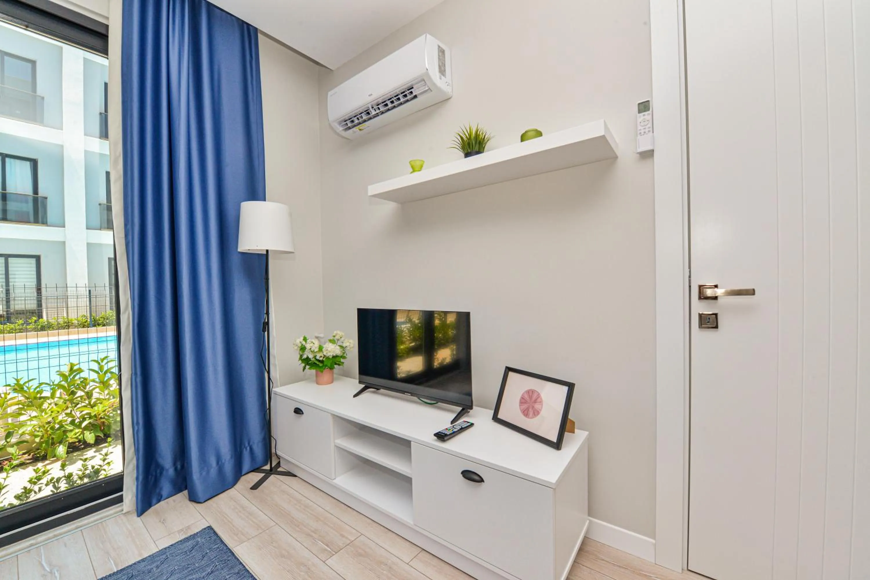 TV and multimedia in C Suites Antalia Airport