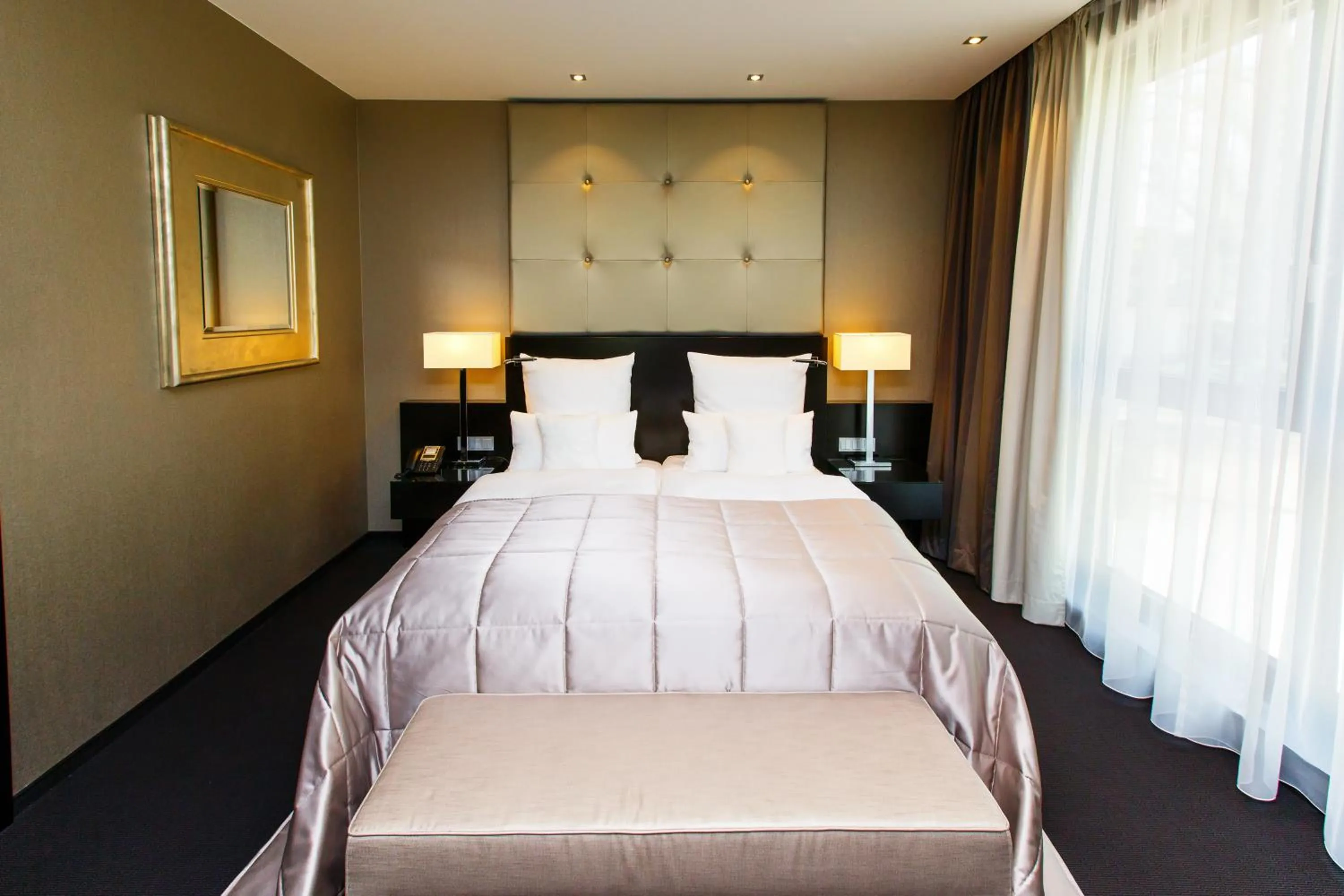 Bed in Relais & Châteaux Hotel Burg Schwarzenstein