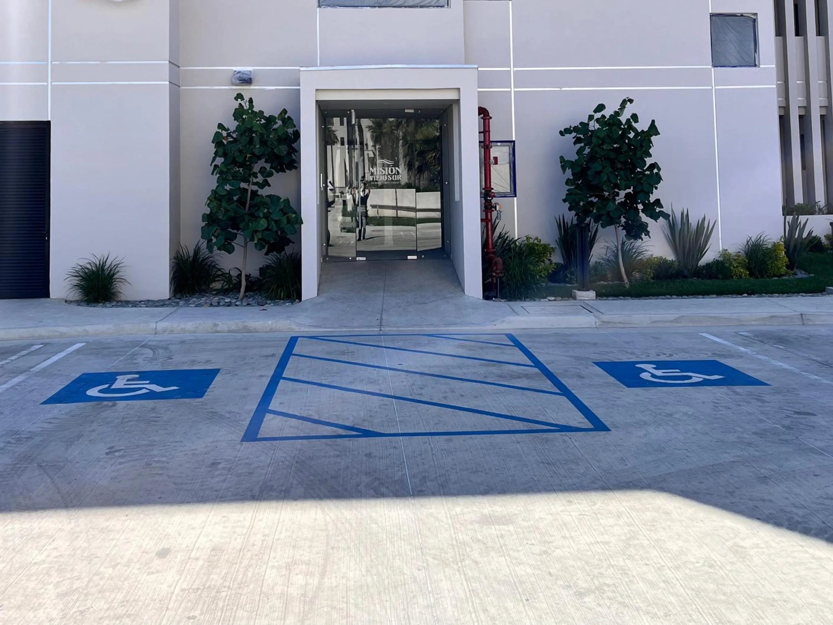 Facility for disabled guests in Seafront Condo Pool and Jacuzzi