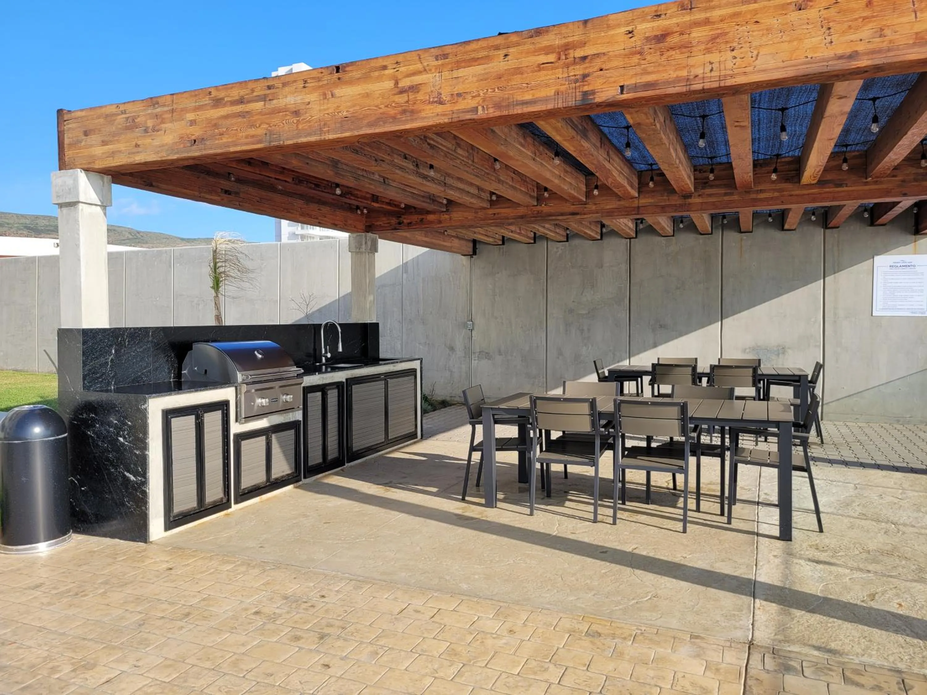 BBQ facilities in Seafront Condo Pool and Jacuzzi
