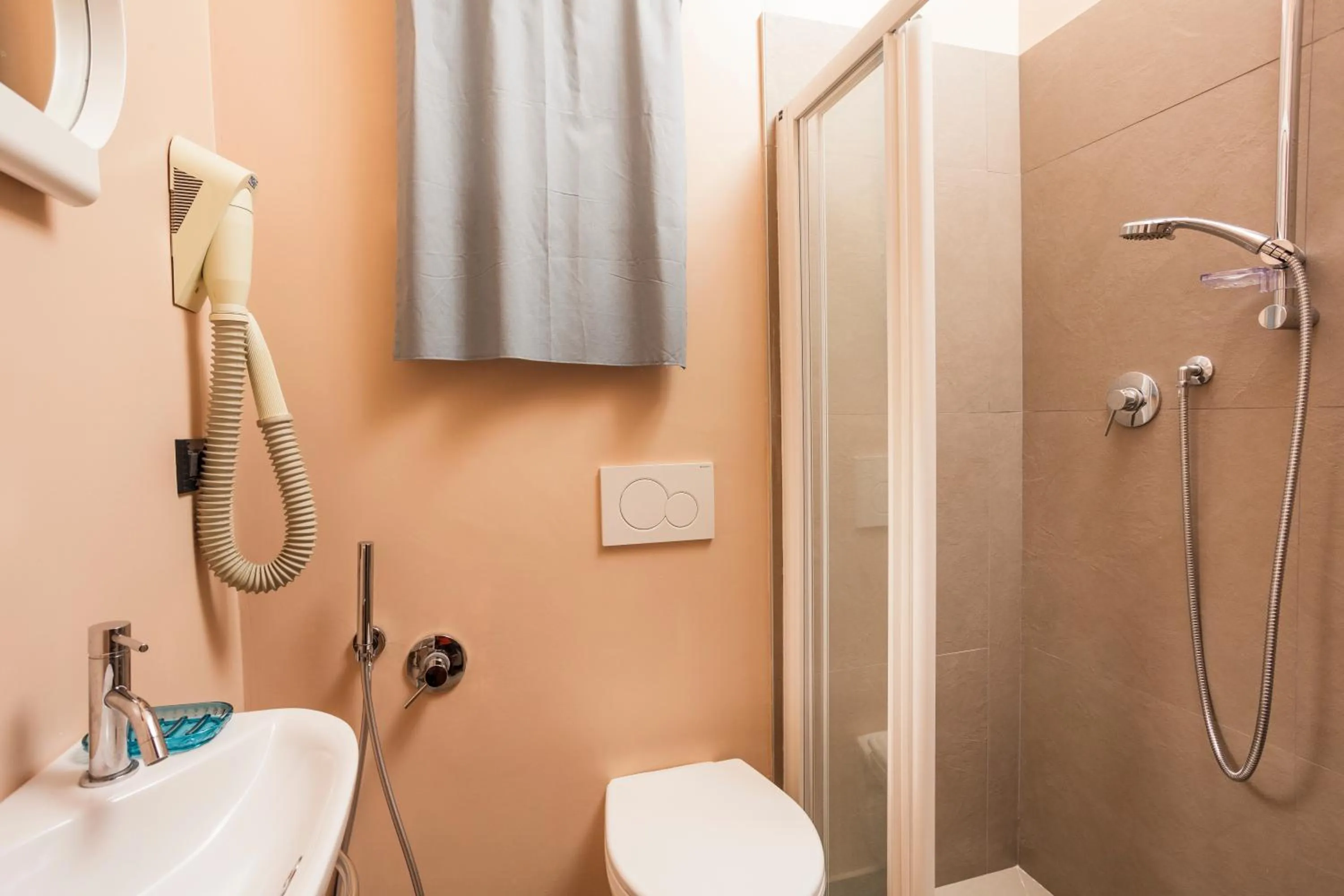 Shower in Hotel Paris