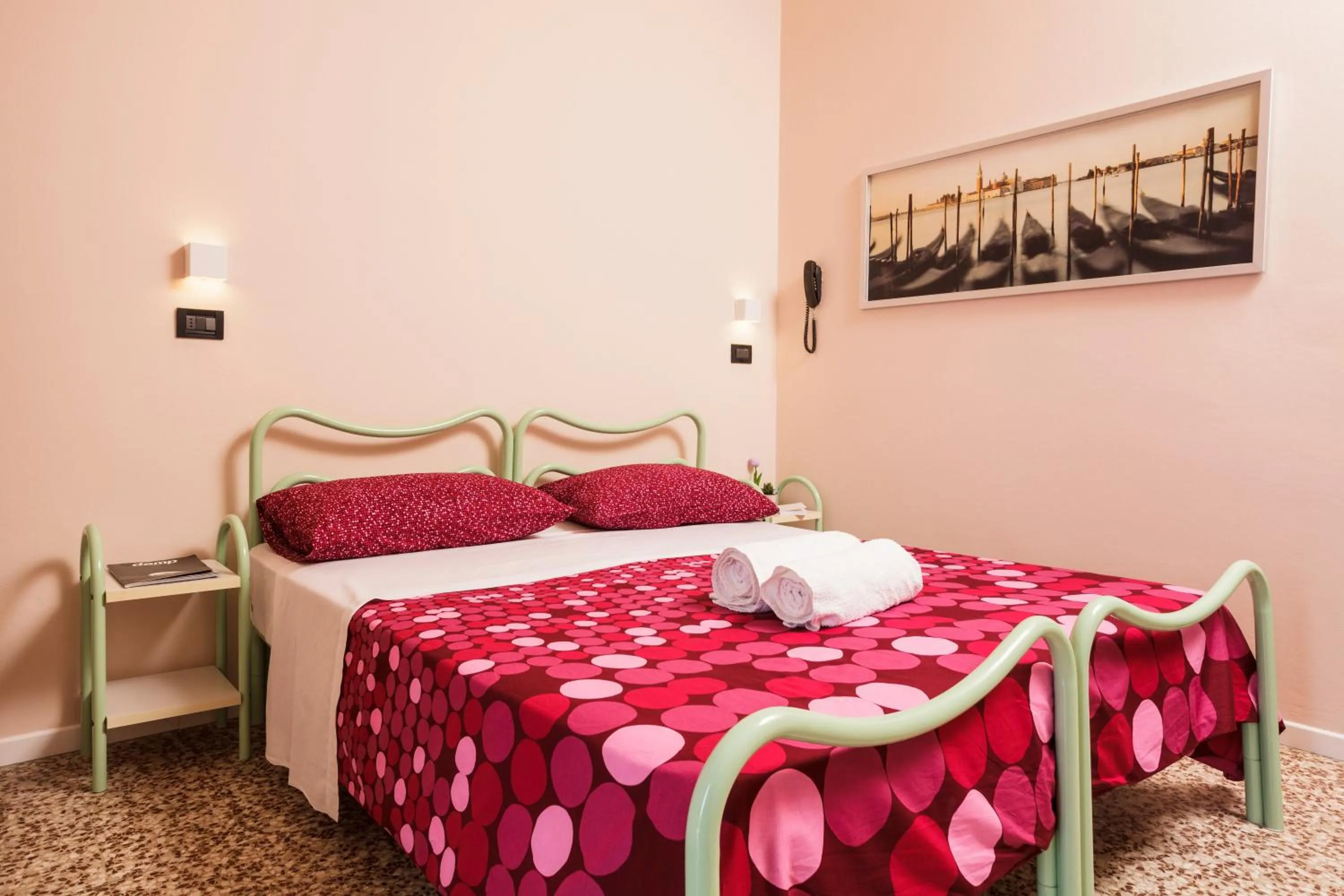 Photo of the whole room in Hotel Paris