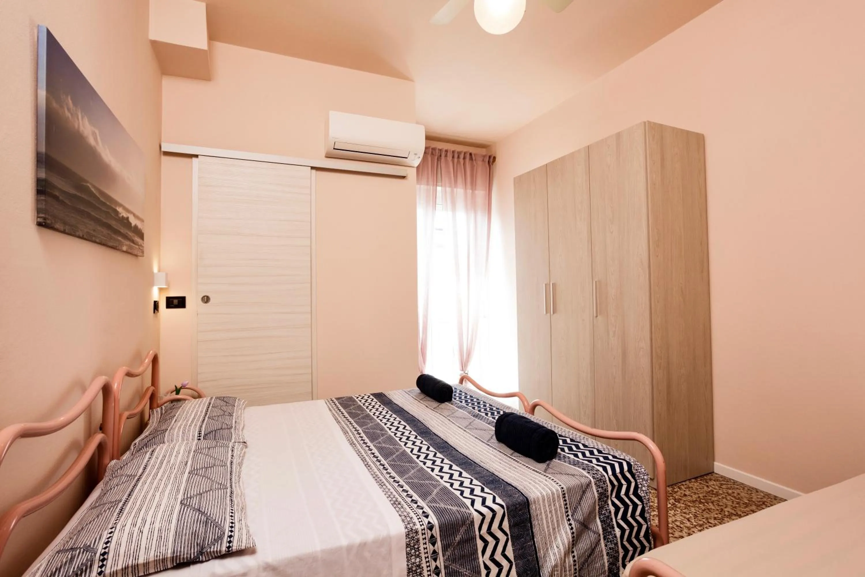 Photo of the whole room in Hotel Paris