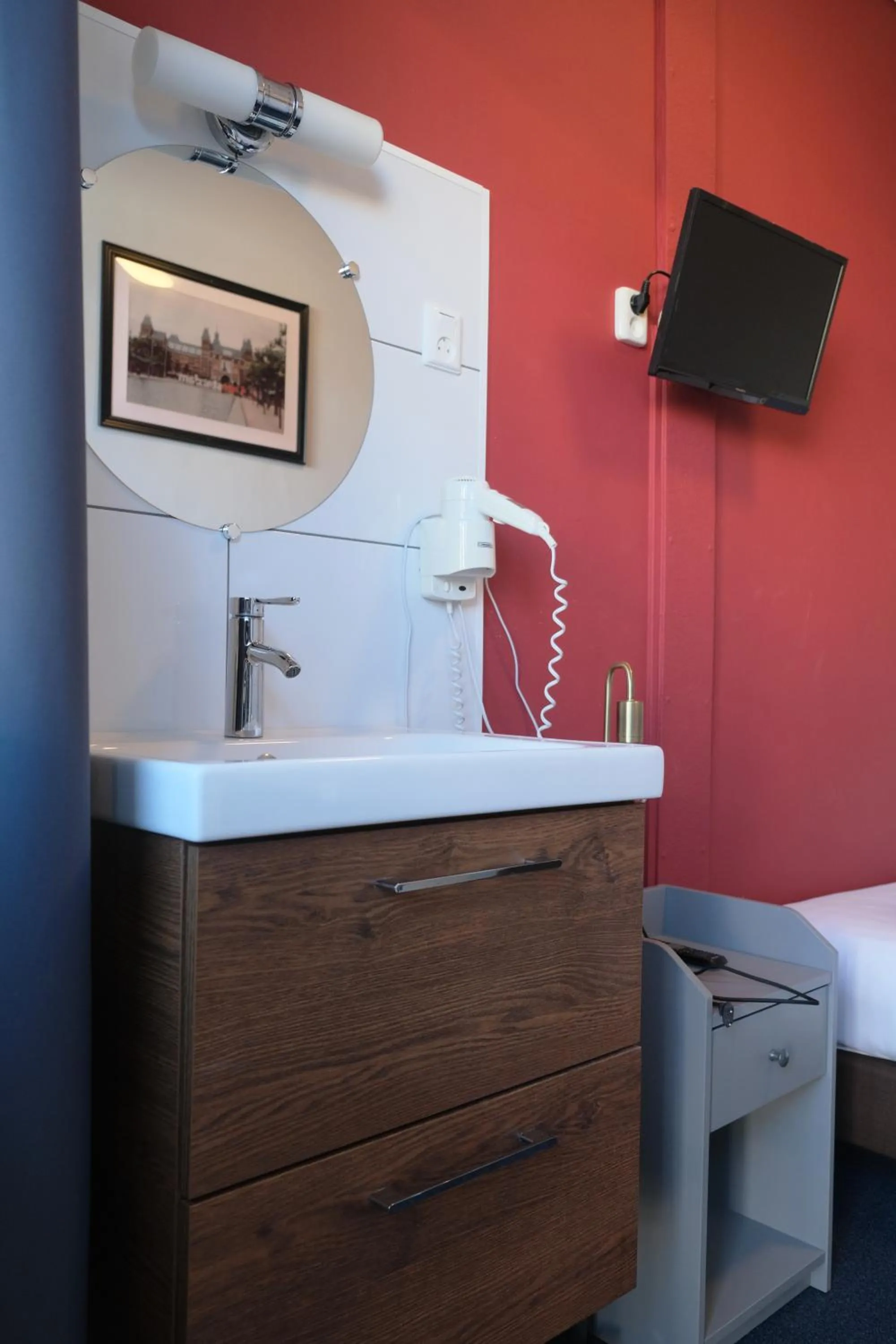 TV and multimedia in Hotel Abba