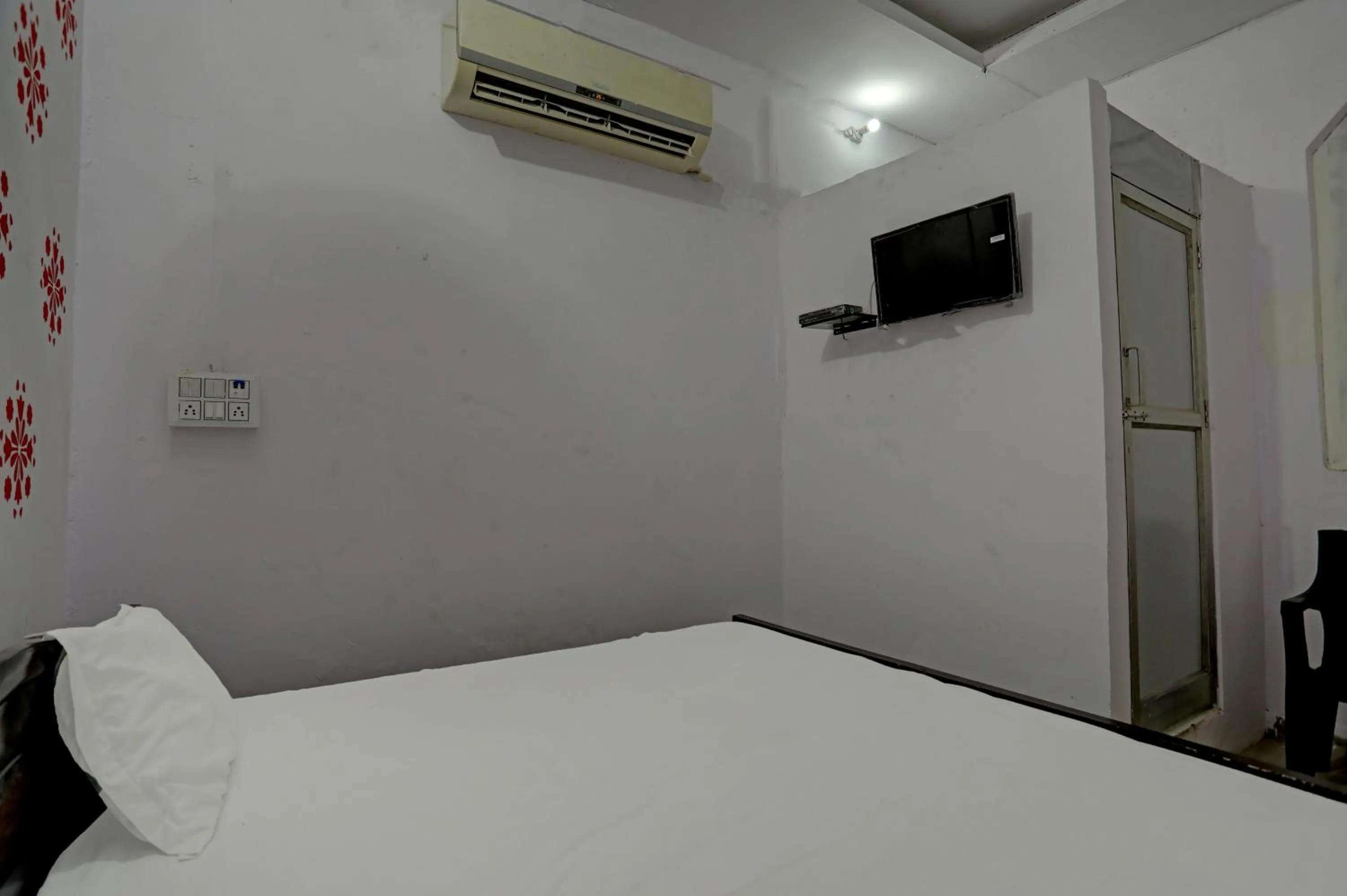 Hotel O Star Night Place