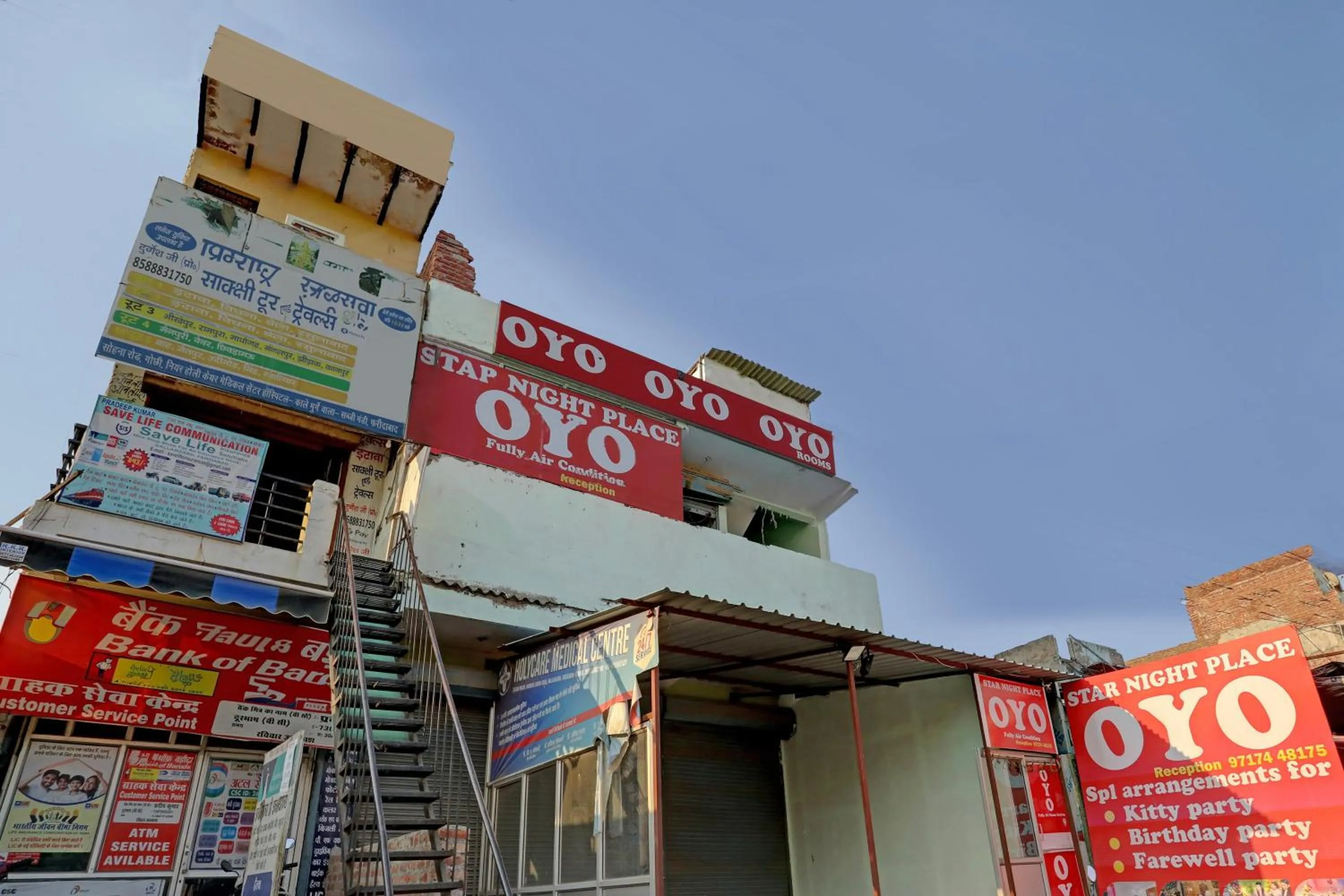 Facade/entrance in Hotel O Star Night Place