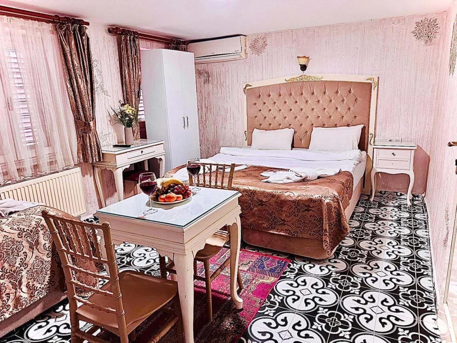 Standard Studio - Basement Floor in Alhambra Apart Hotel