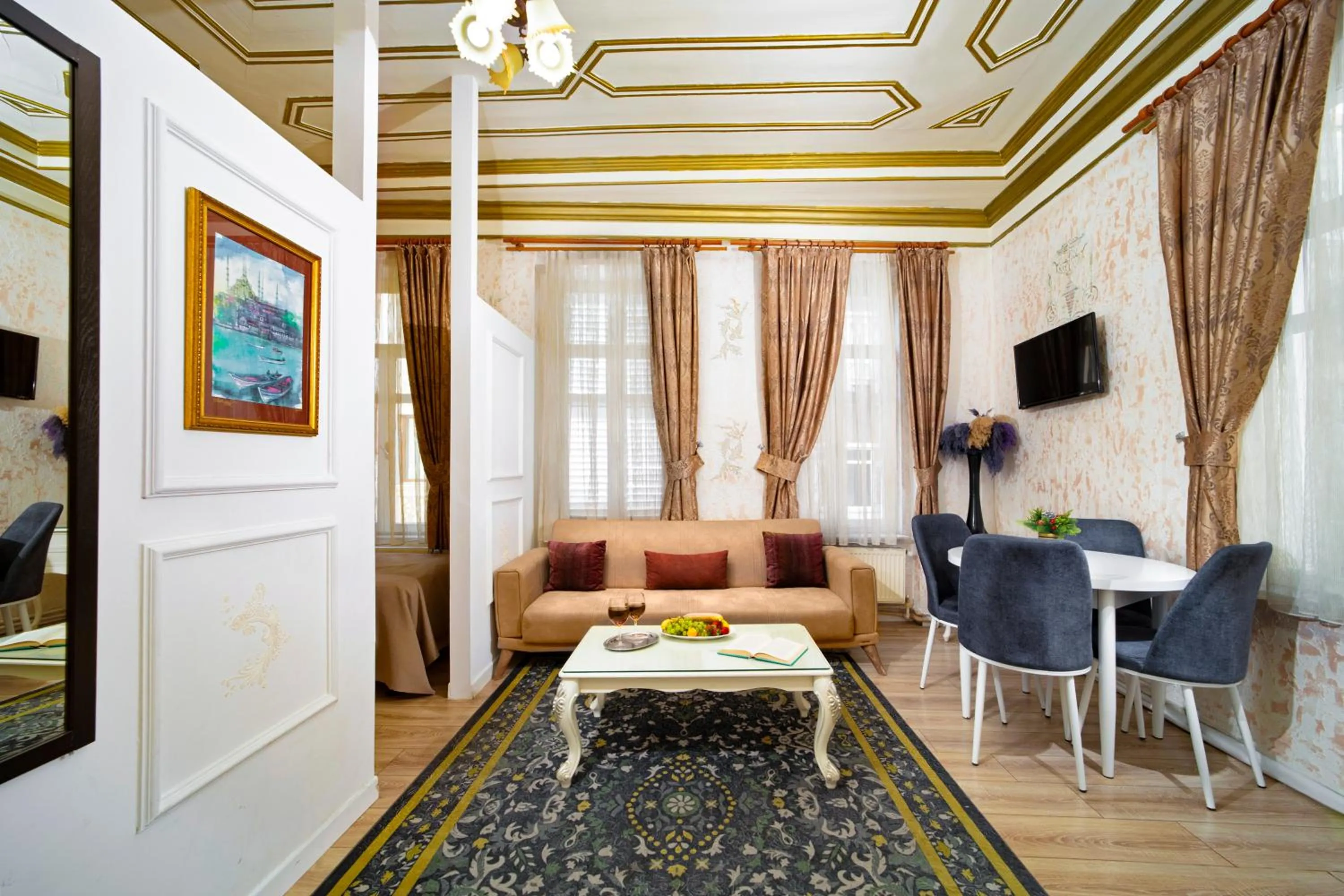 TV and multimedia in Alhambra Apart Hotel