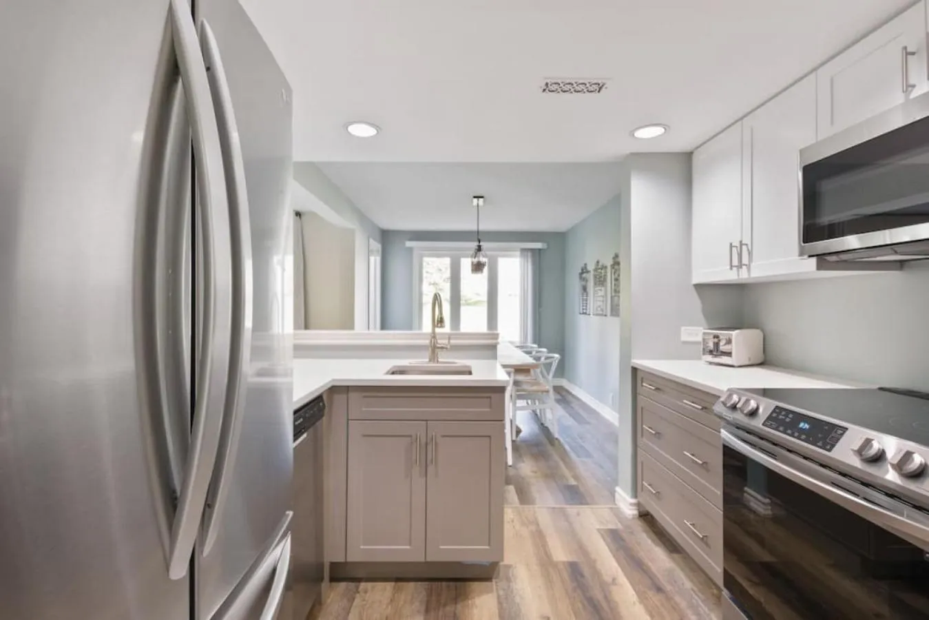 Kitchen or kitchenette in 3BR Bright Mountain View Condo at Blue on Monterra