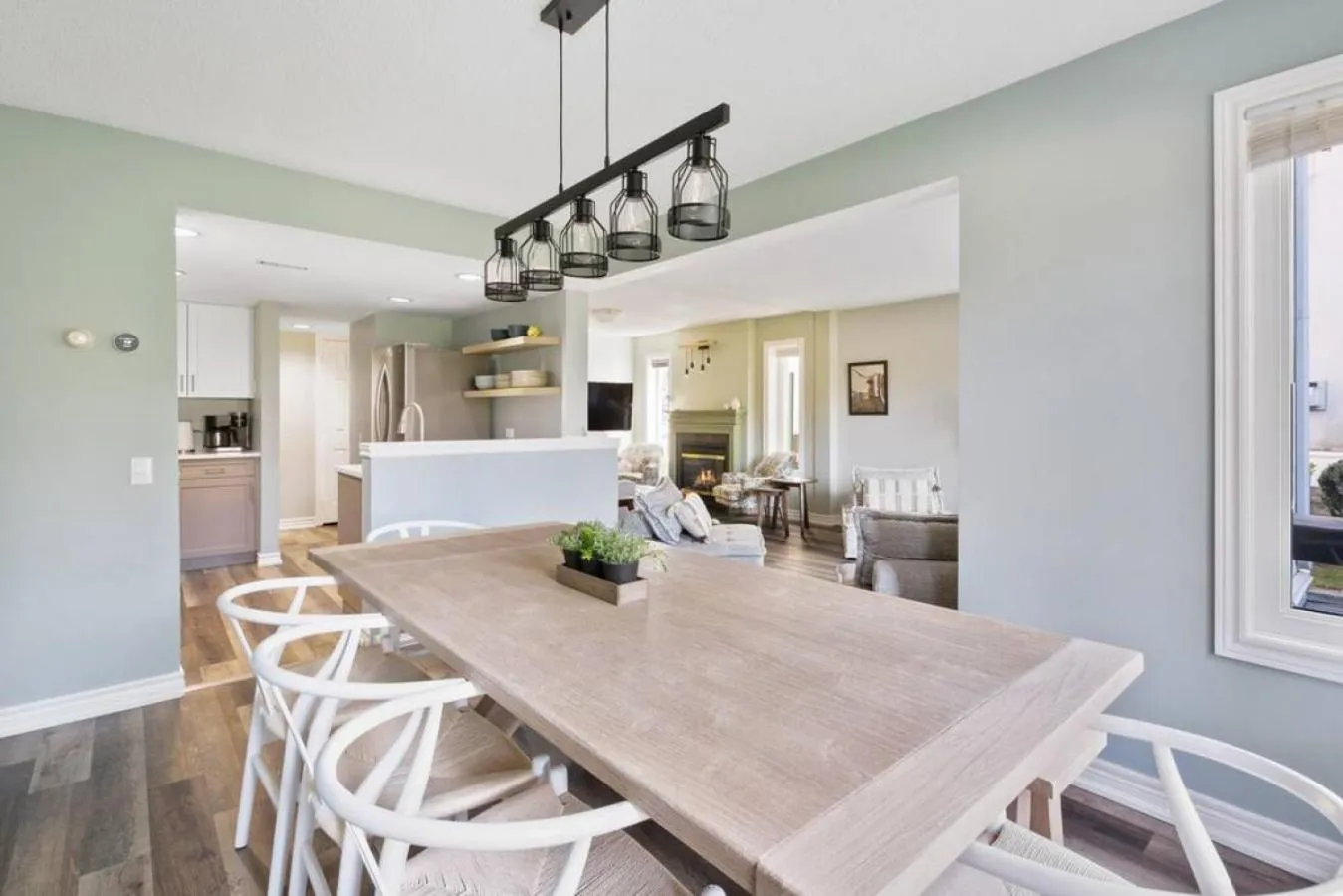 Dining area in 3BR Bright Mountain View Condo at Blue on Monterra