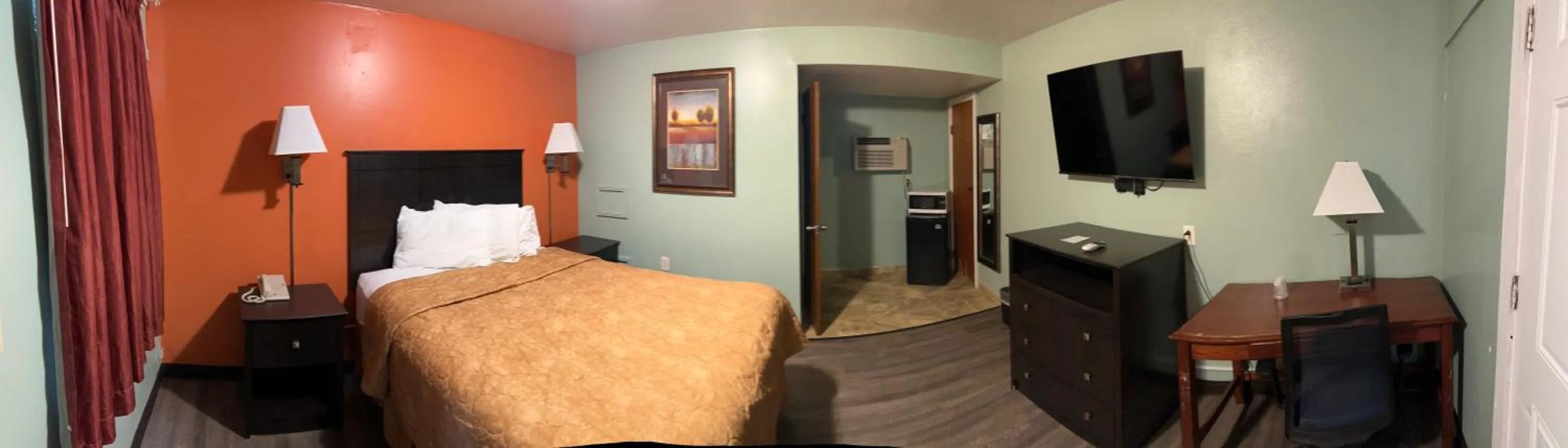 Bed in Town & Country Motel