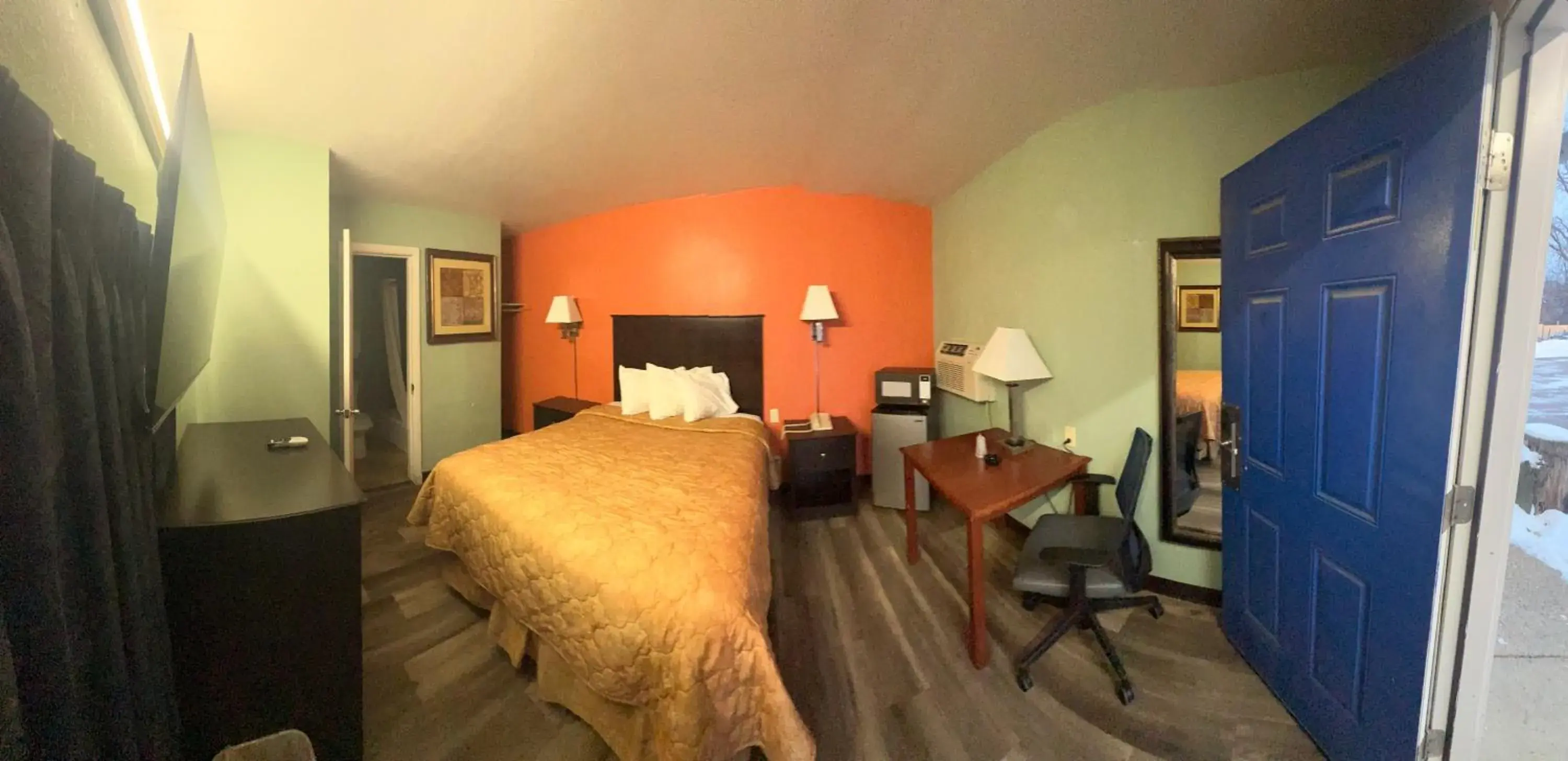 Standard Queen Room in Town & Country Motel Standard Queen Room in Town & Country Motel