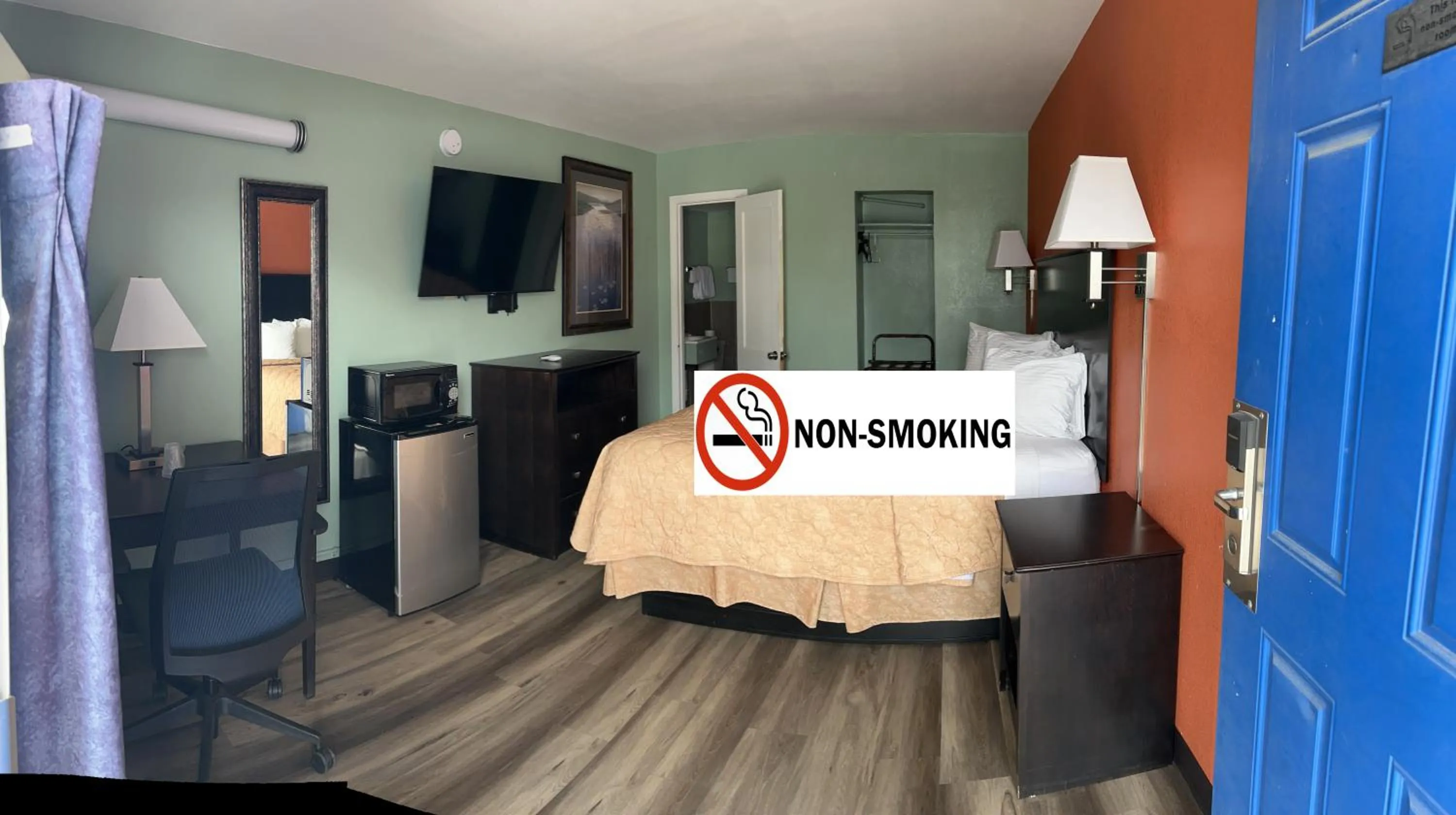 King Suite in Town & Country Motel