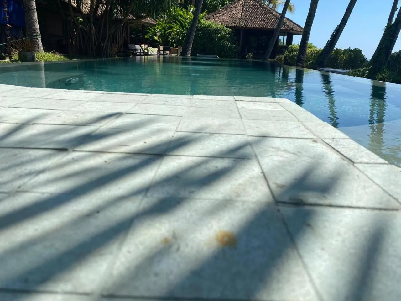 Swimming pool in Rockside Cabanas Hotel