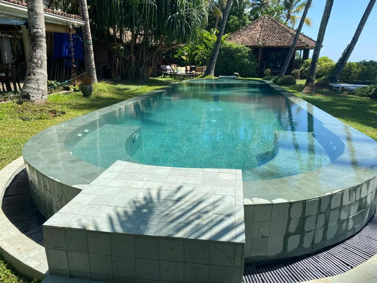 Swimming pool in Rockside Cabanas Hotel