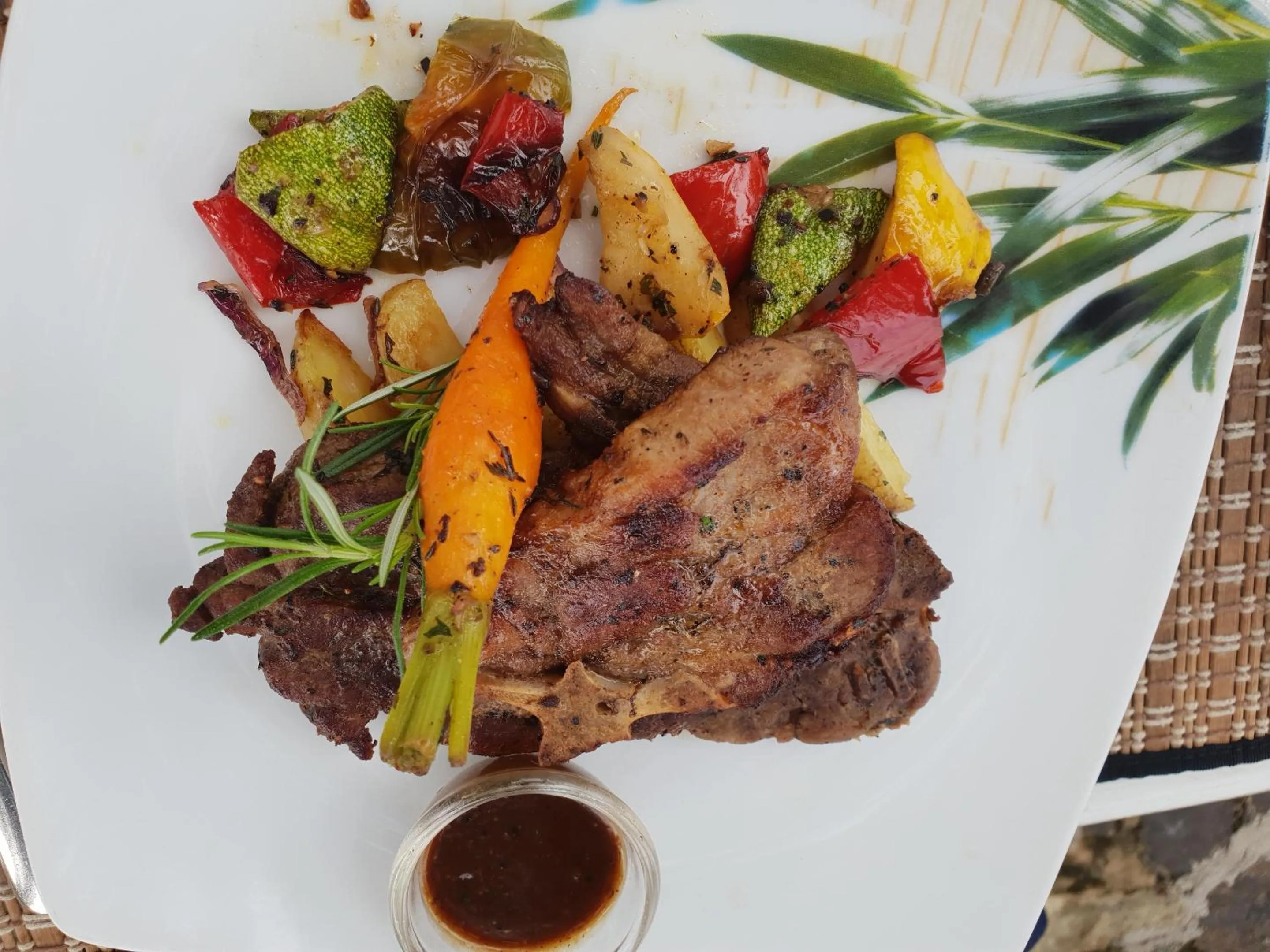 Food in Rockside Cabanas Hotel