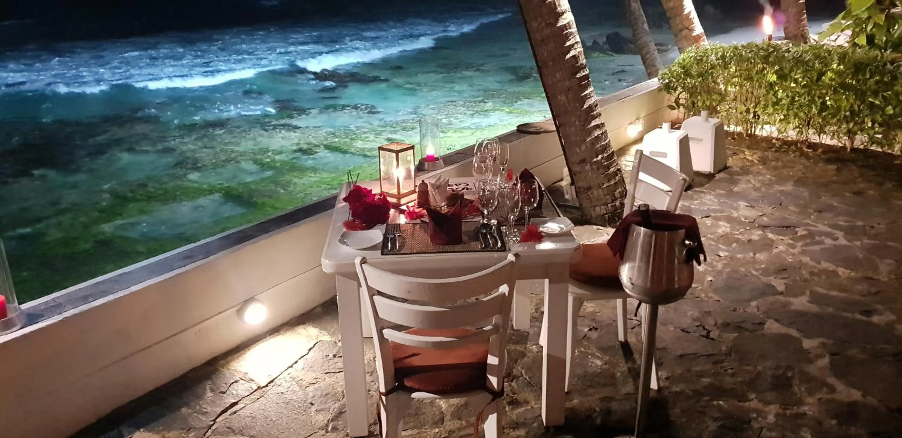 Restaurant/places to eat in Rockside Cabanas Hotel