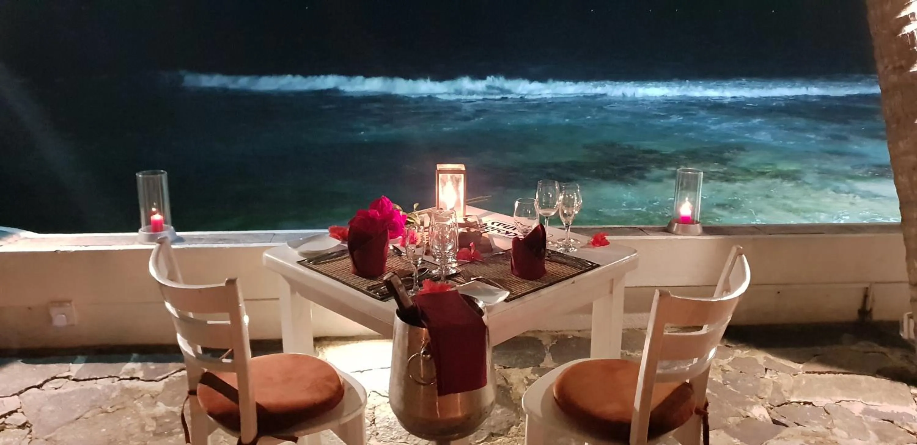 Rockside Cabanas Hotel