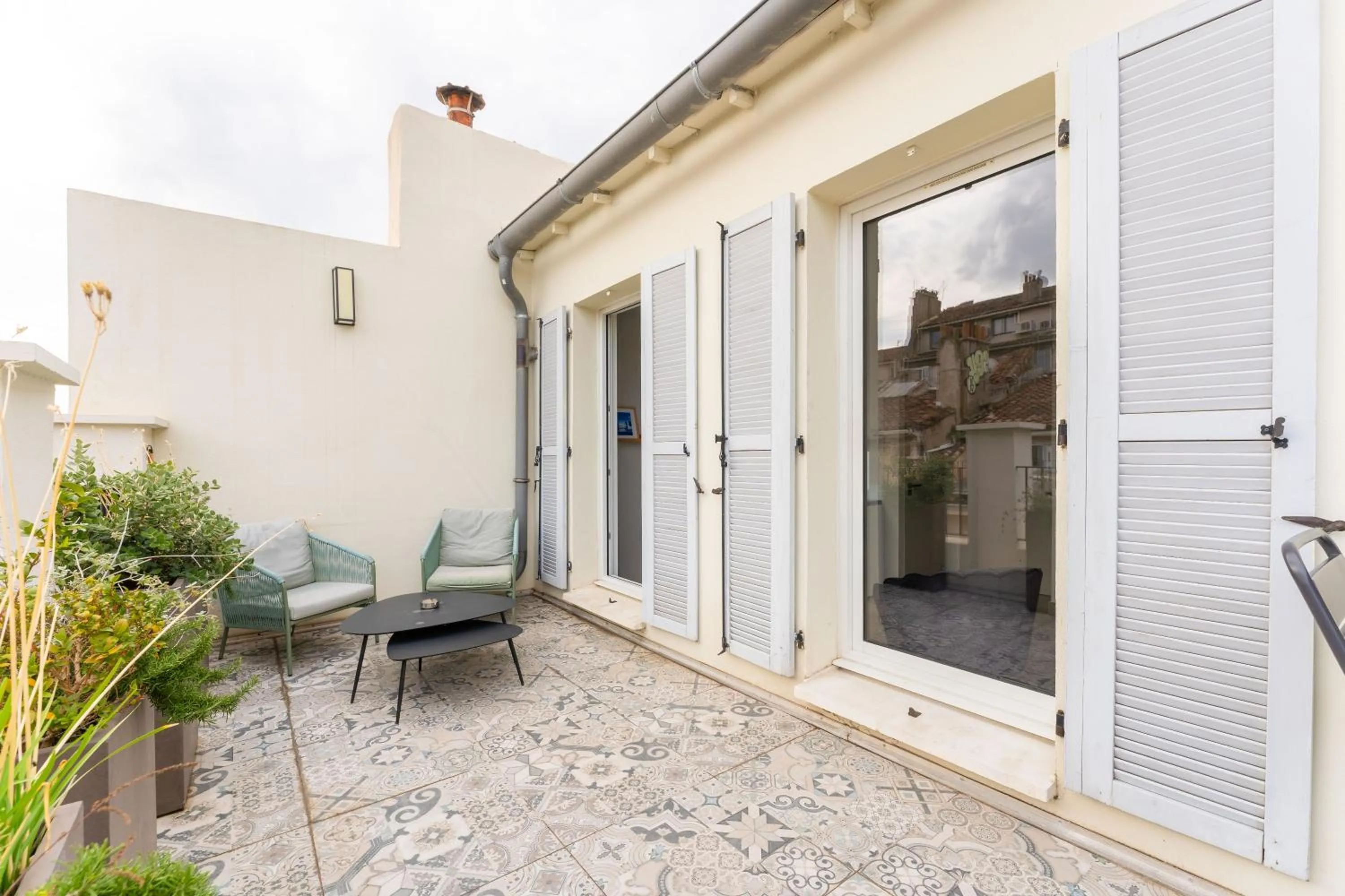 PARADISE Earth & Sea