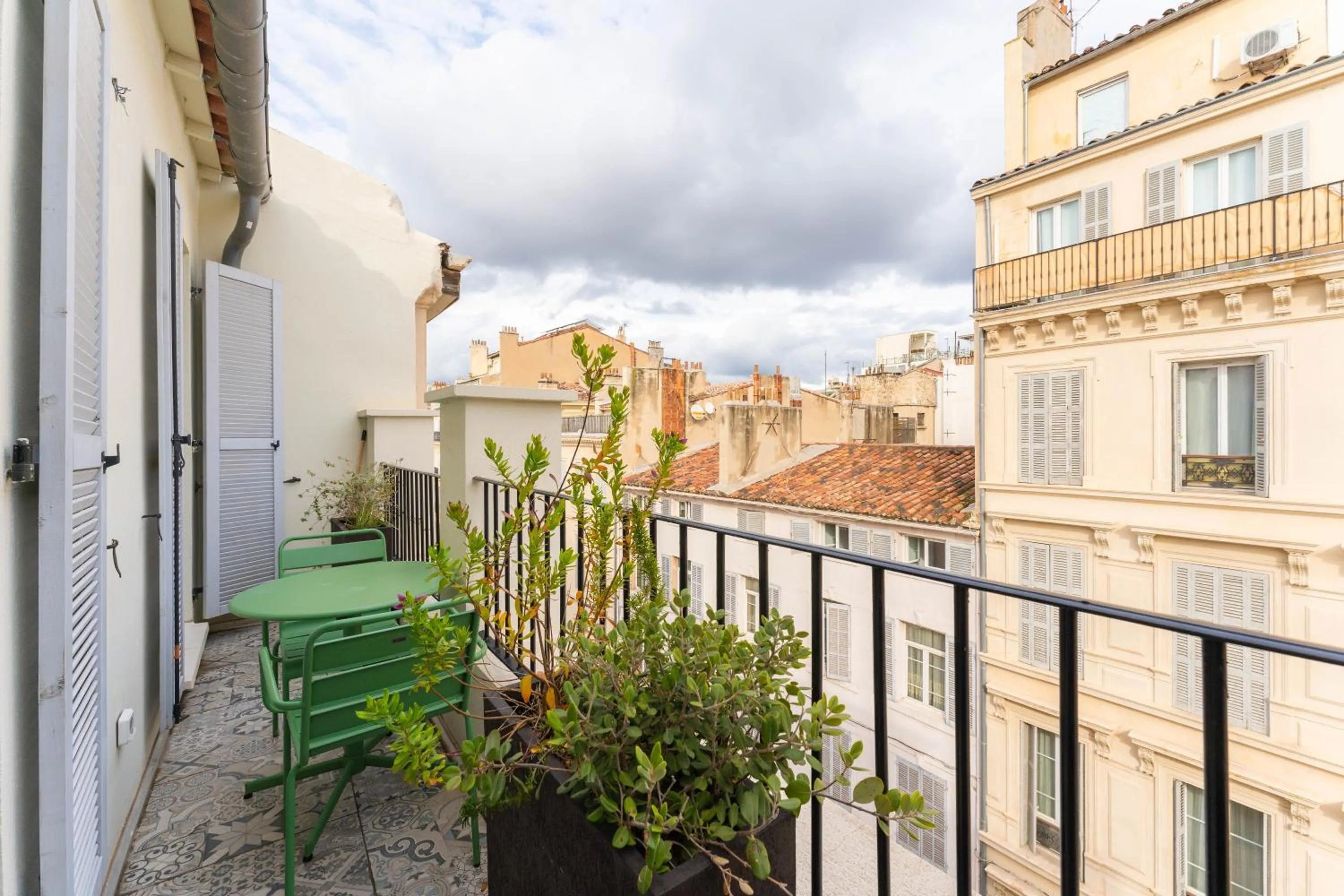 PARADISE Earth & Sea