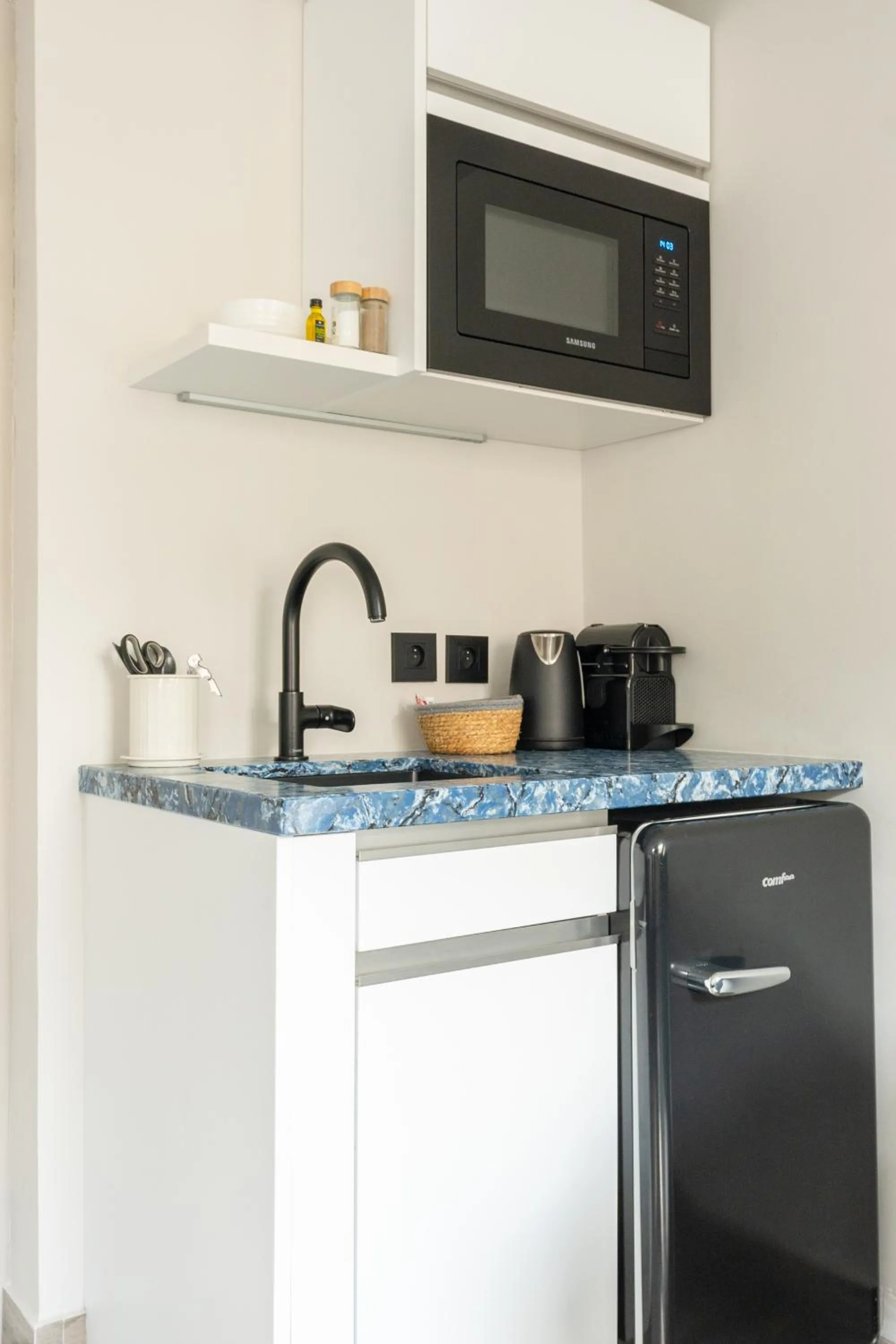 PARADISE Earth & Sea