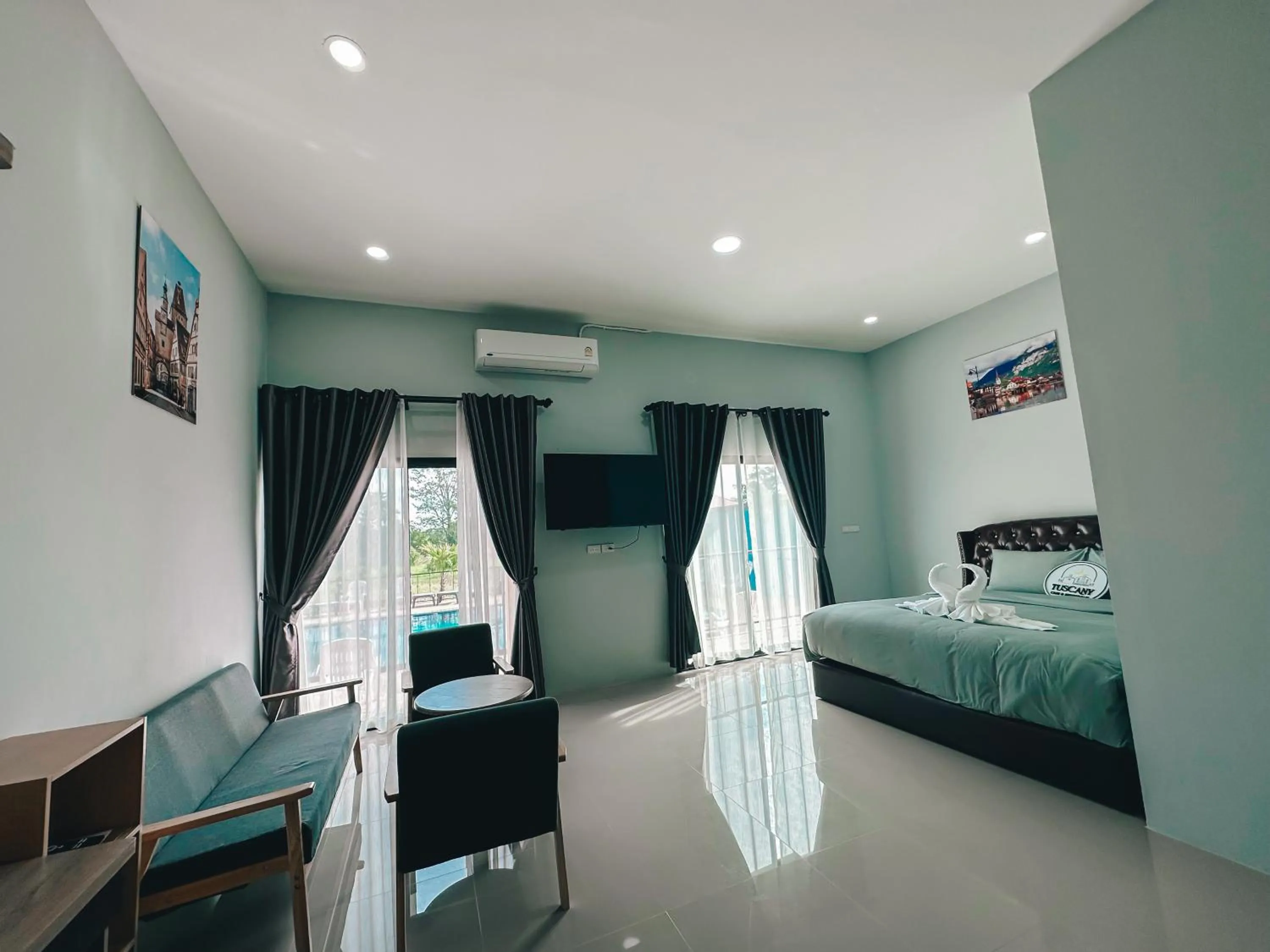 Seating area, Bed in Tuscany Hotel Buriram