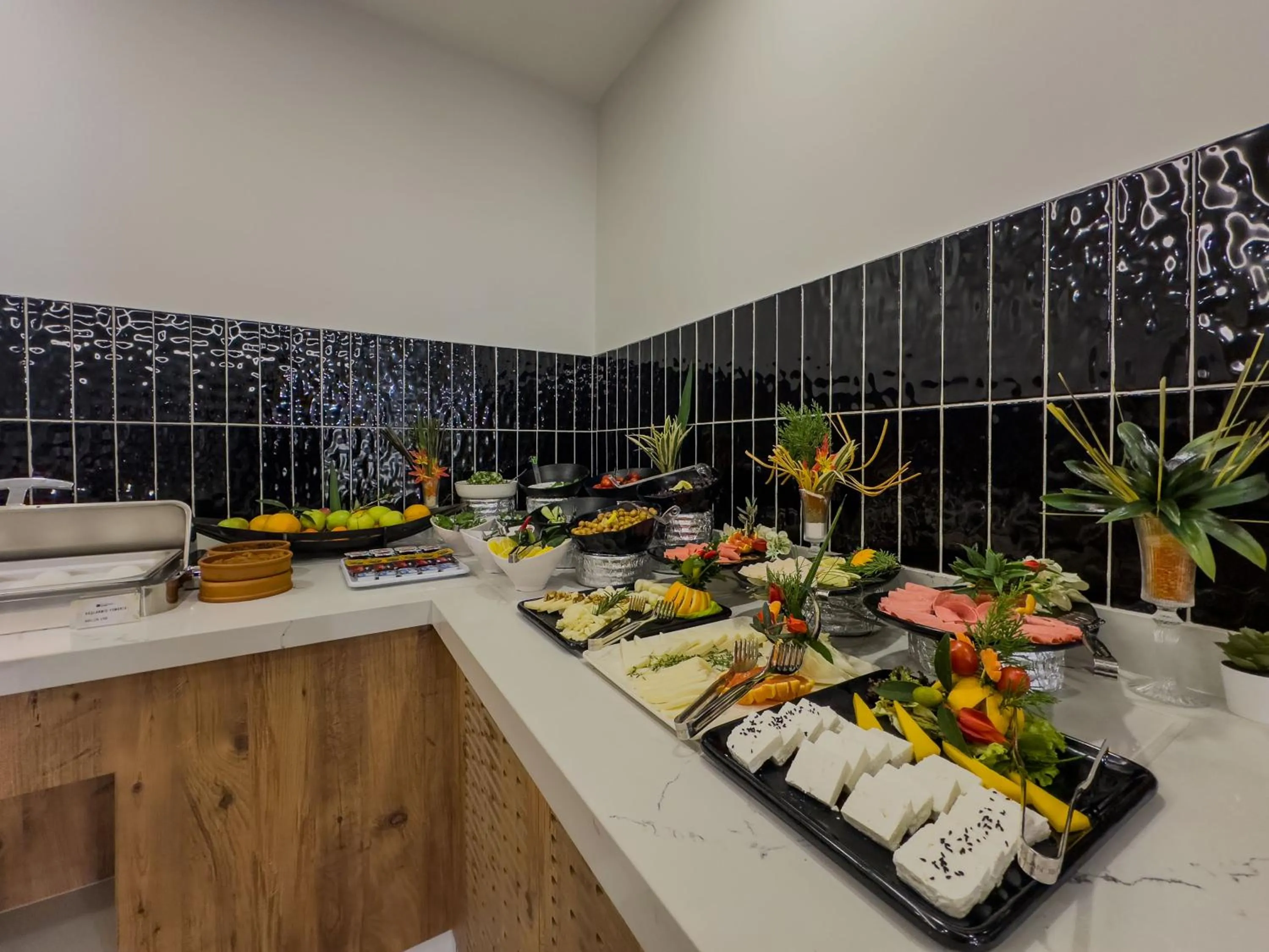 Restaurant/places to eat in Leaf River Suites