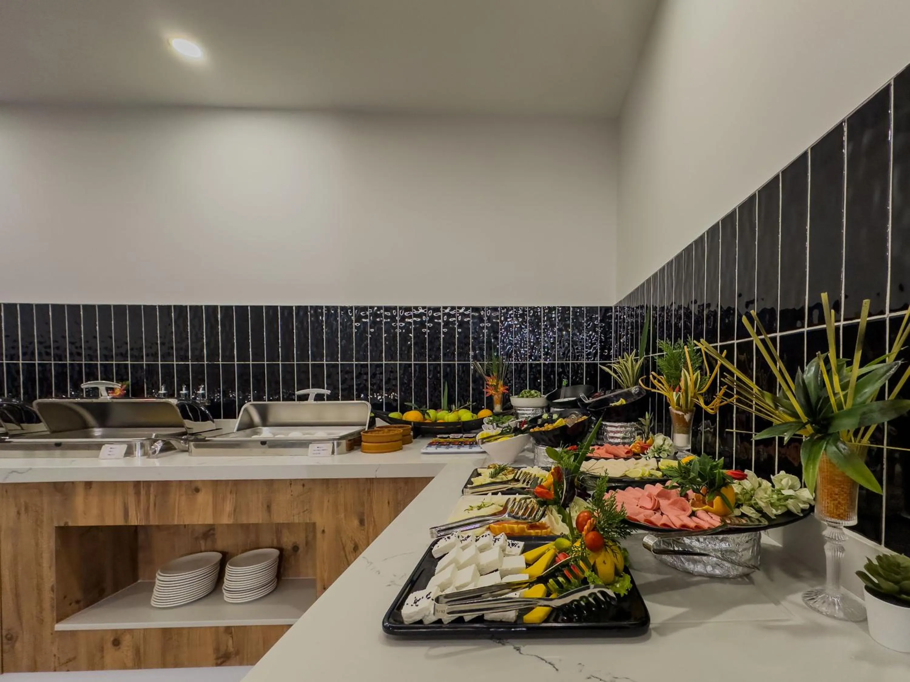 Restaurant/places to eat in Leaf River Suites