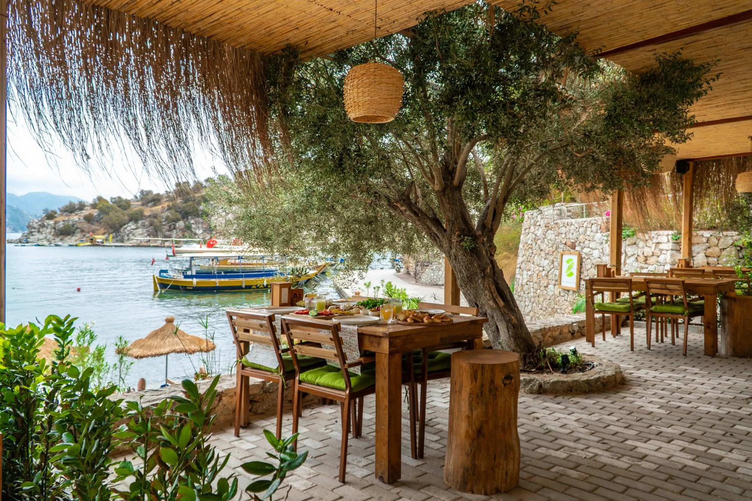 Restaurant/places to eat in Z-Villas Beach Hotel