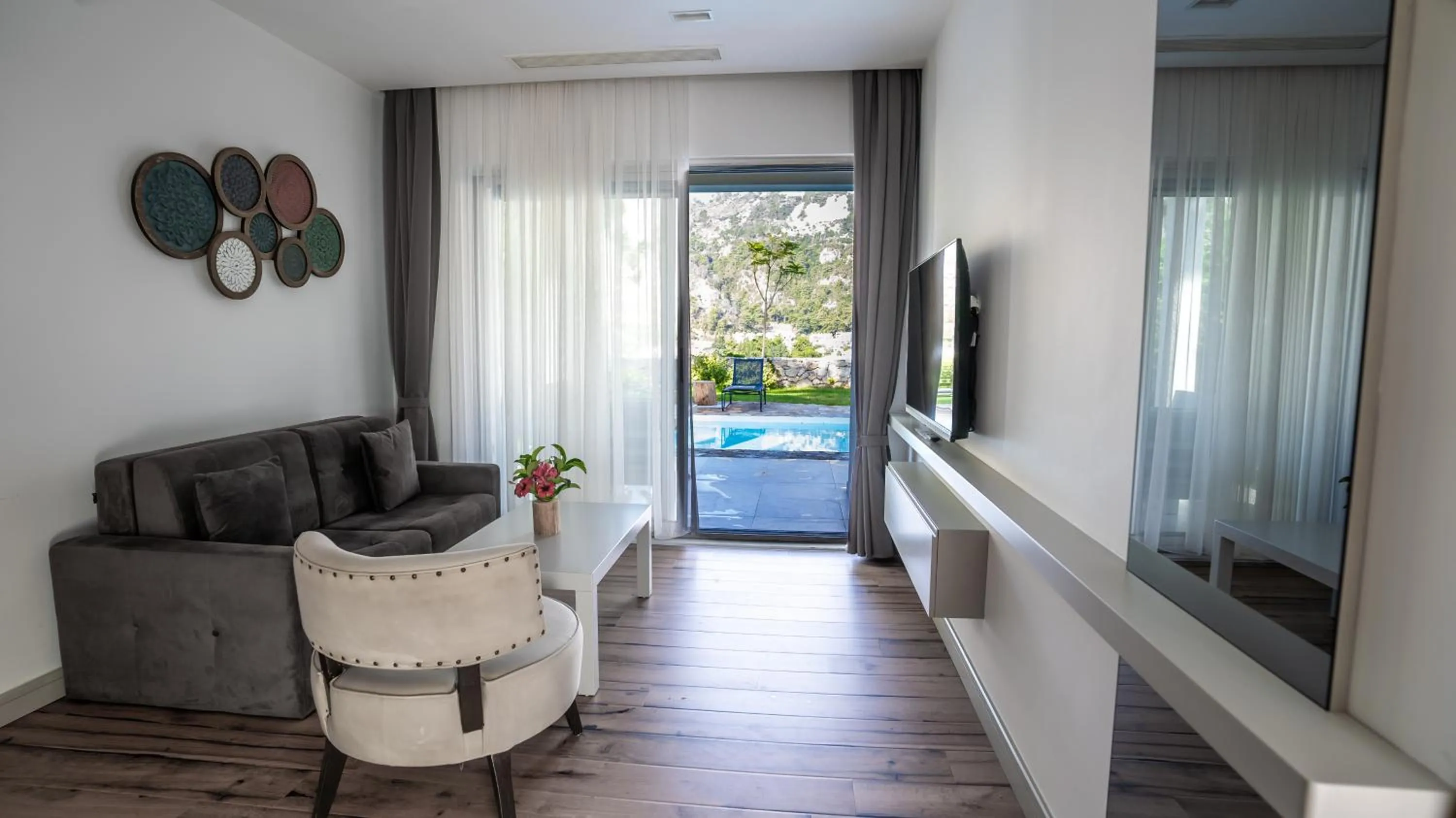 TV and multimedia in Z-Villas Beach Hotel