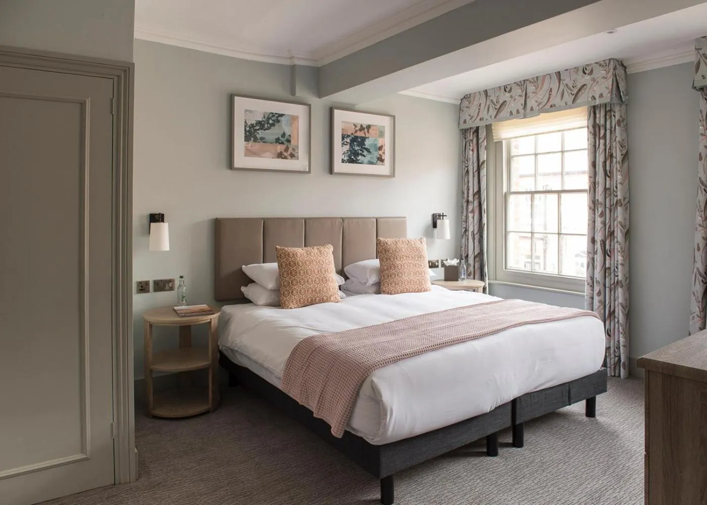 Bed in Bush Hotel Farnham