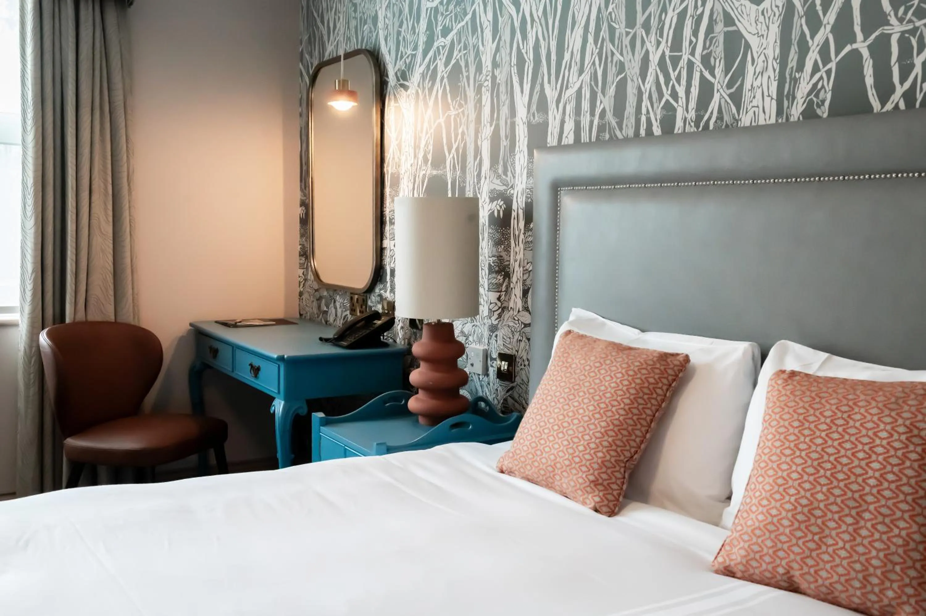 Bedroom, Bed in Bush Hotel Farnham