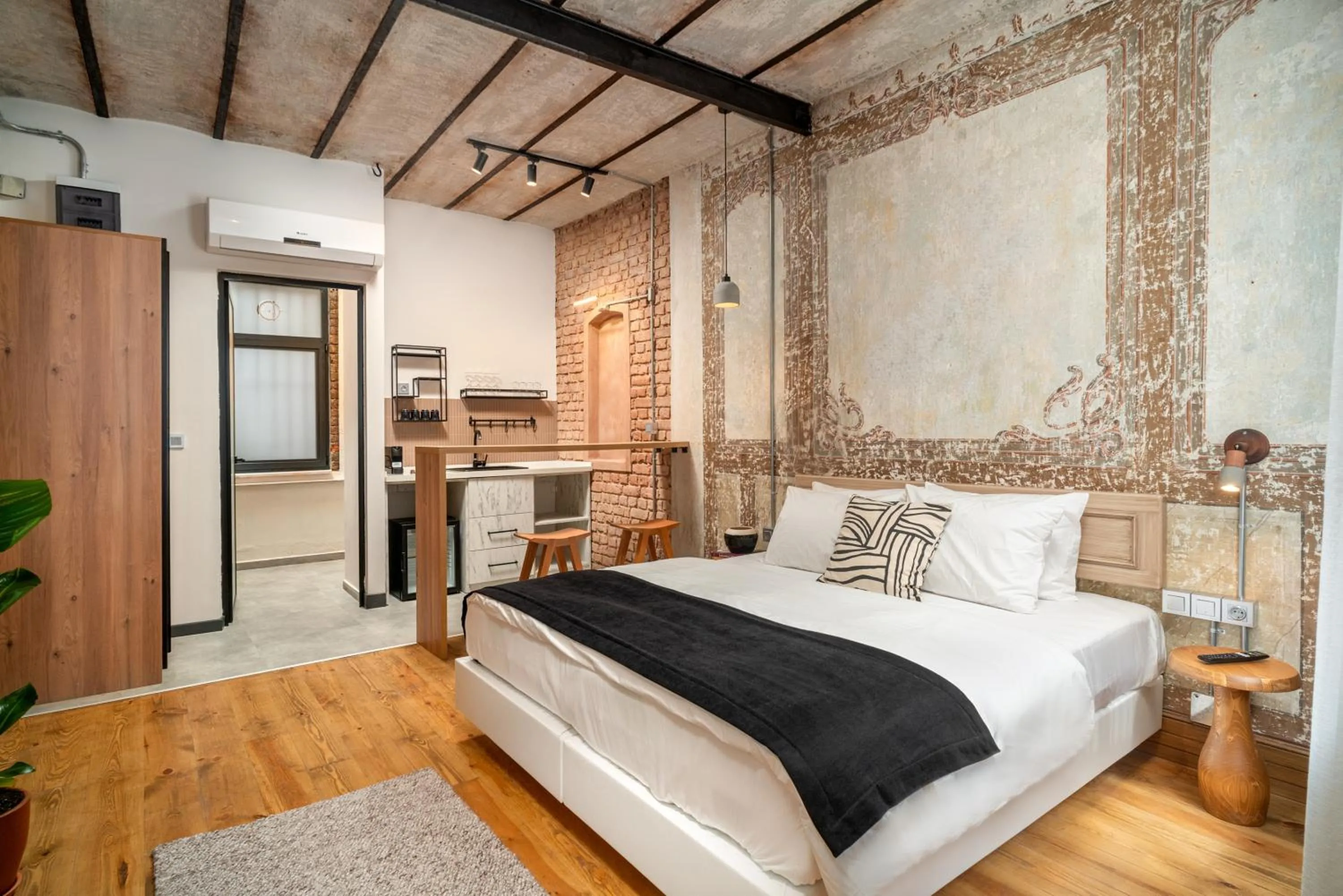 Bed in Urban Quarters - Büklü Han