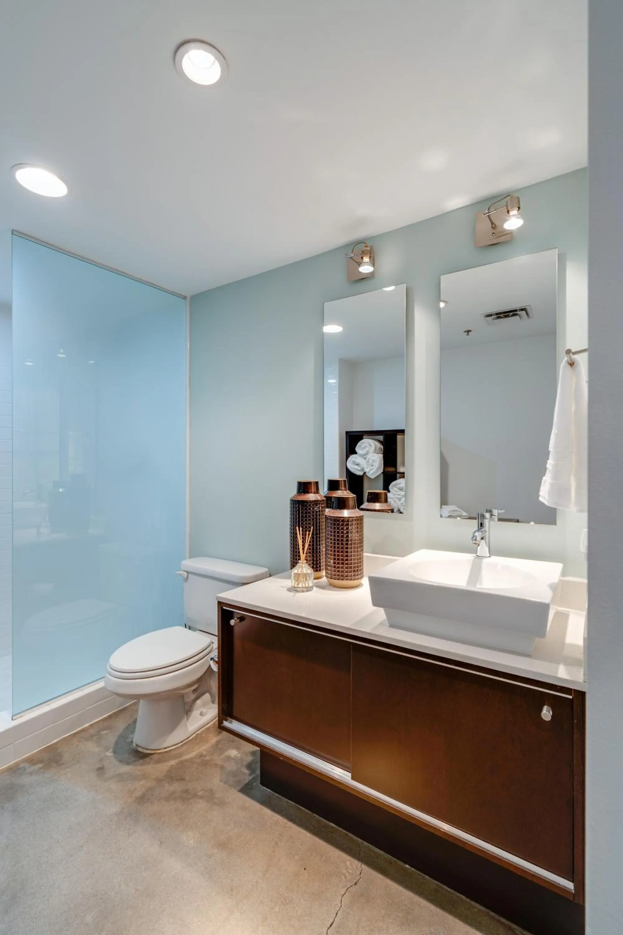 Two story 2Bd 2Ba A Work Live Condo