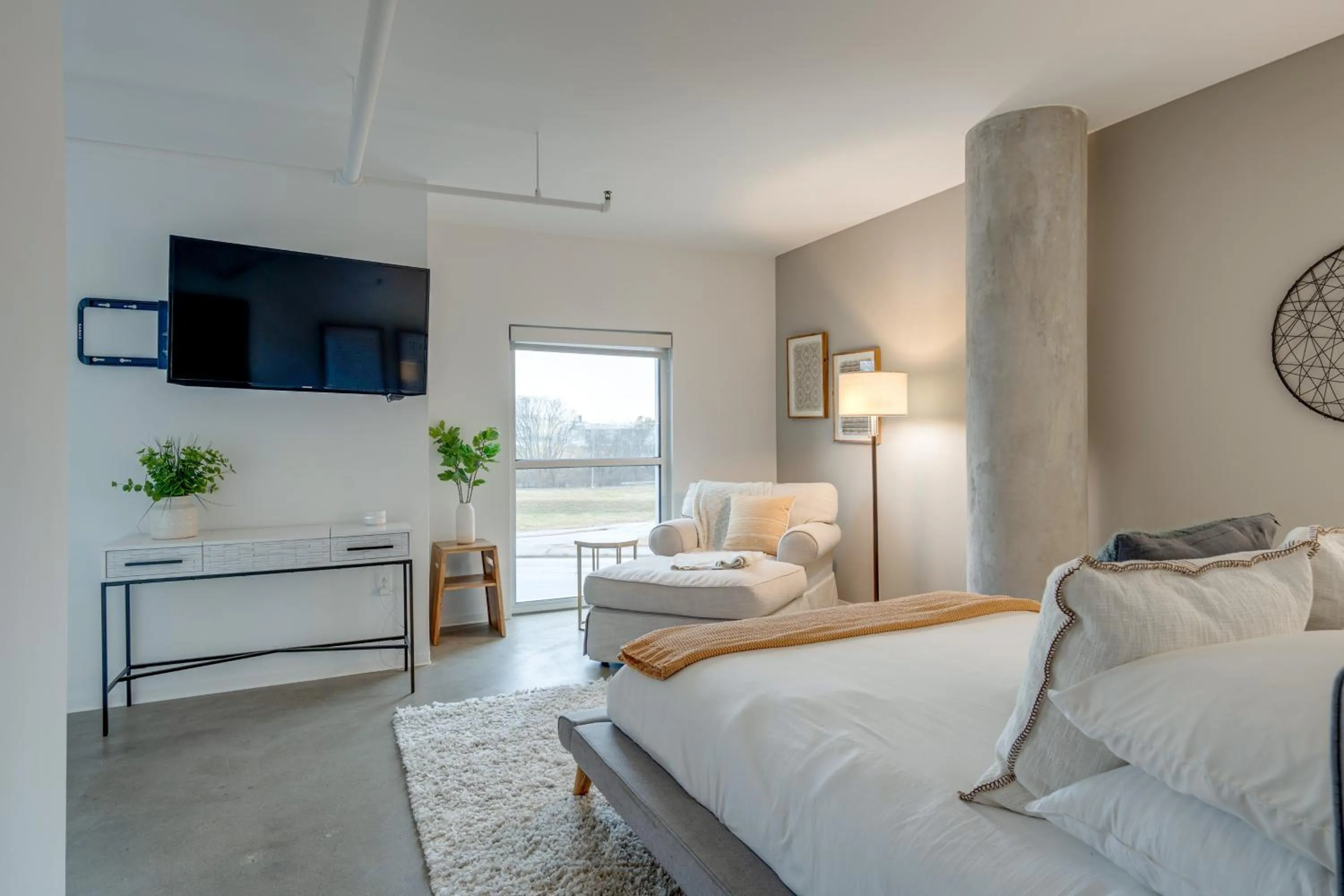 Bed in Two story 2Bd 2Ba A Work Live Condo