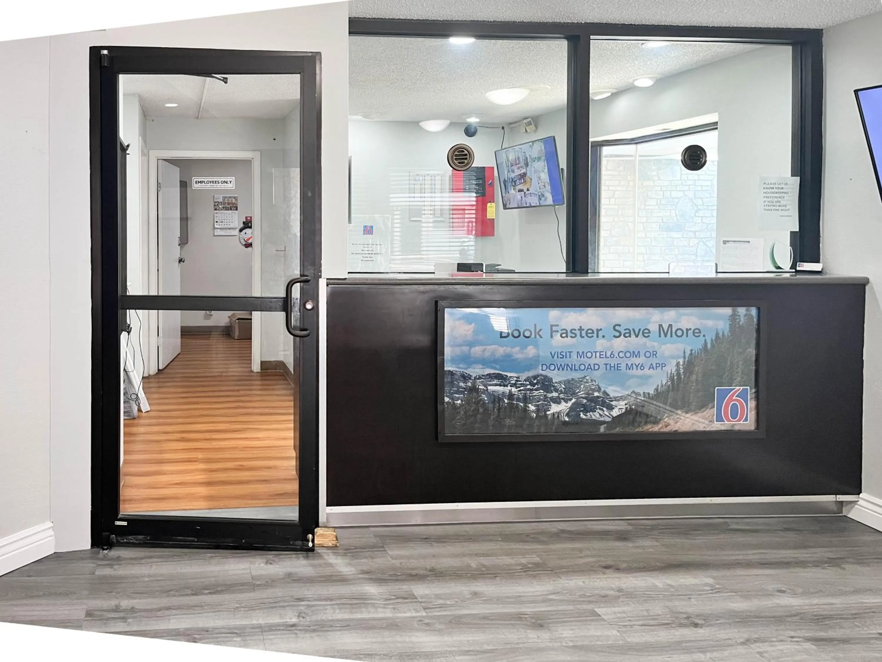 Lobby or reception in Studio 6 Suites Dayton OH Englewood