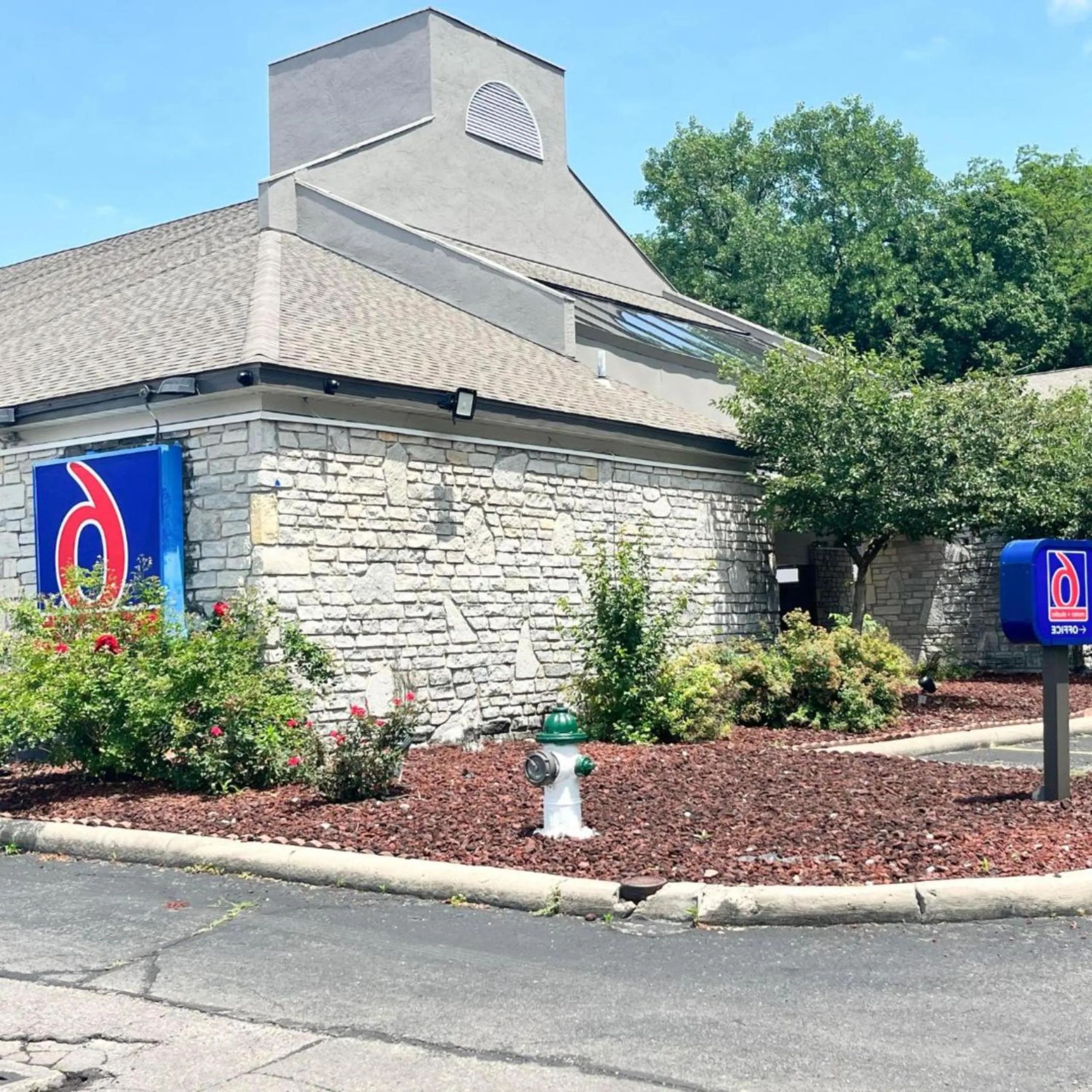 Property building in Studio 6 Suites Dayton OH Englewood