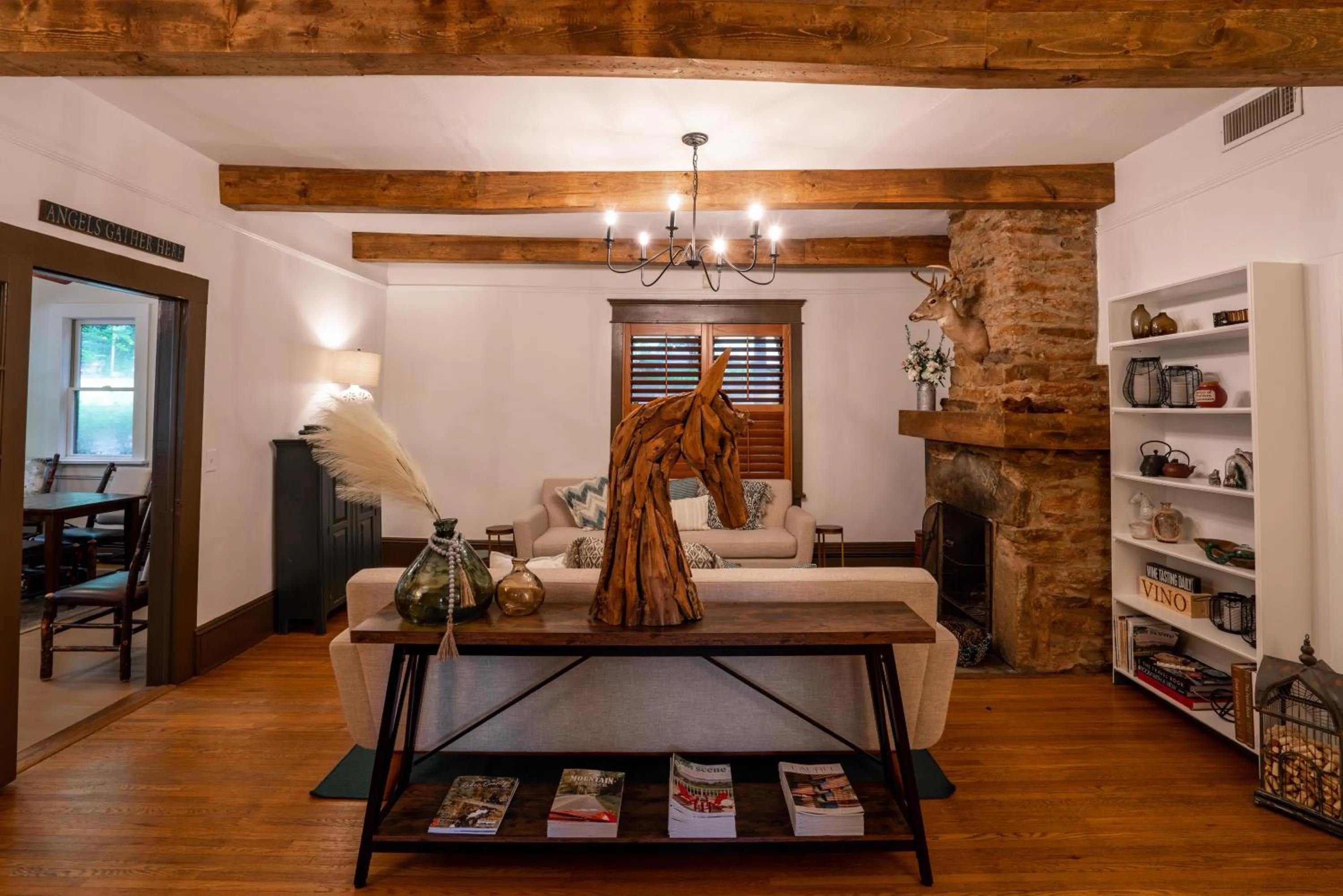 Living room in Beechwood Inn