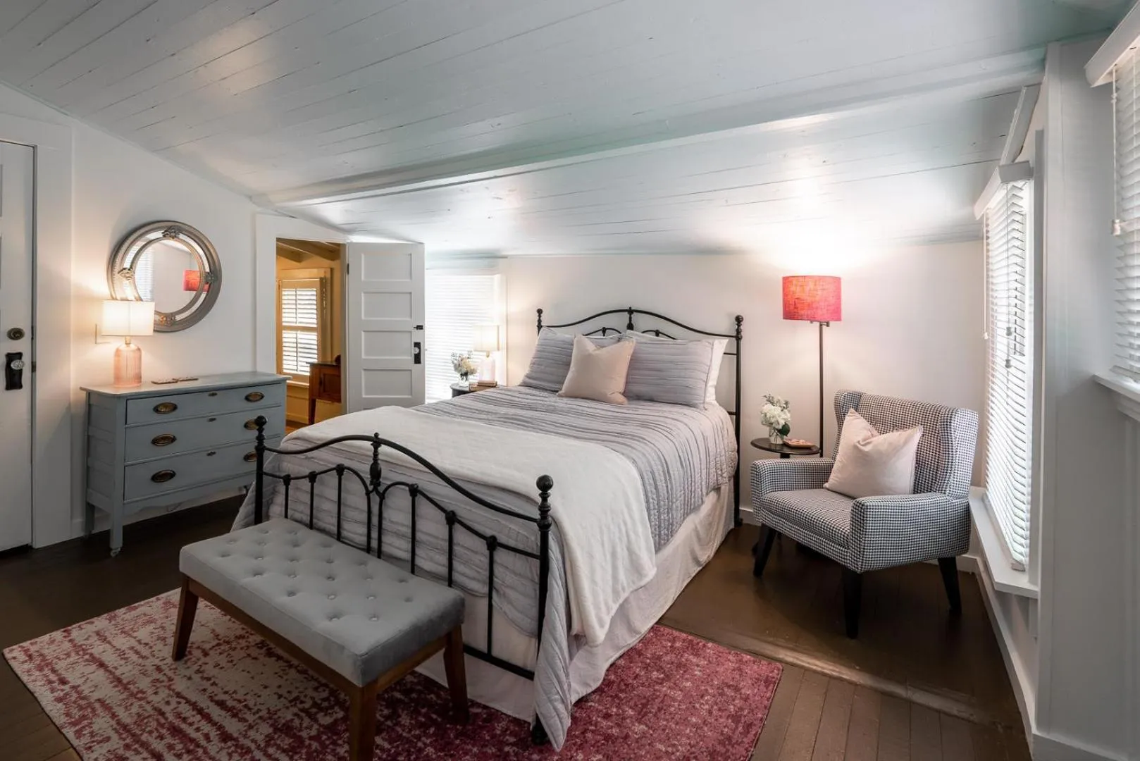 Bedroom, Bed in Beechwood Inn